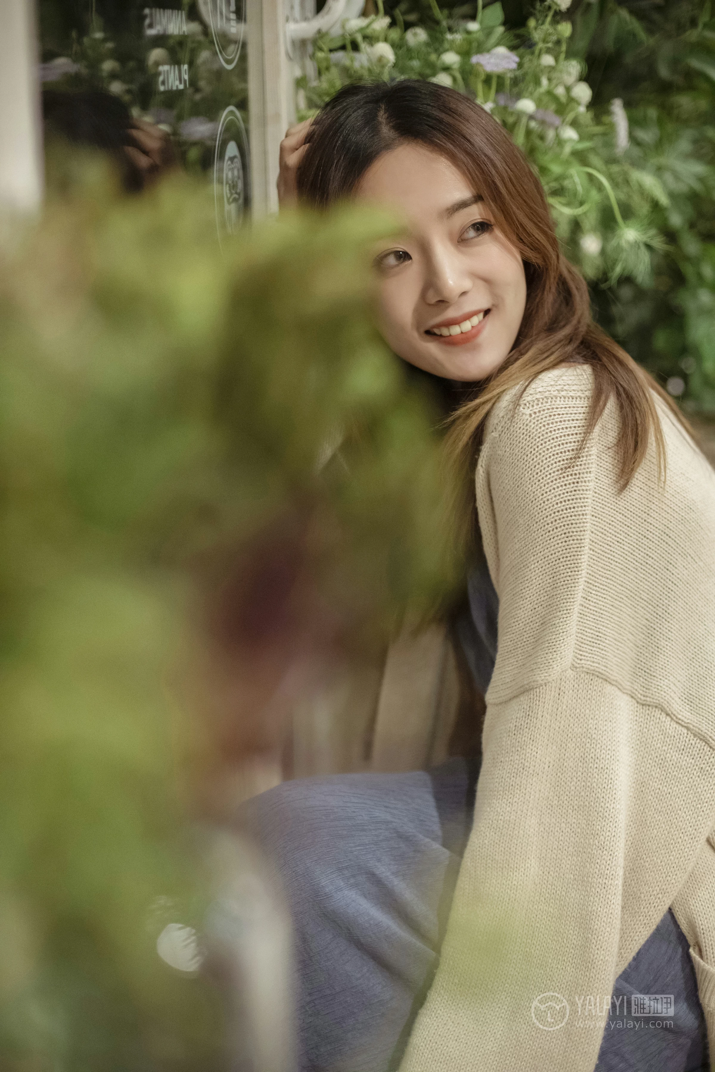 [YALAYI雅拉伊]No.175 不如和我虚度时光 白日梦 米色外套加灰色吊带连衣裙性感私房写真集第10张
