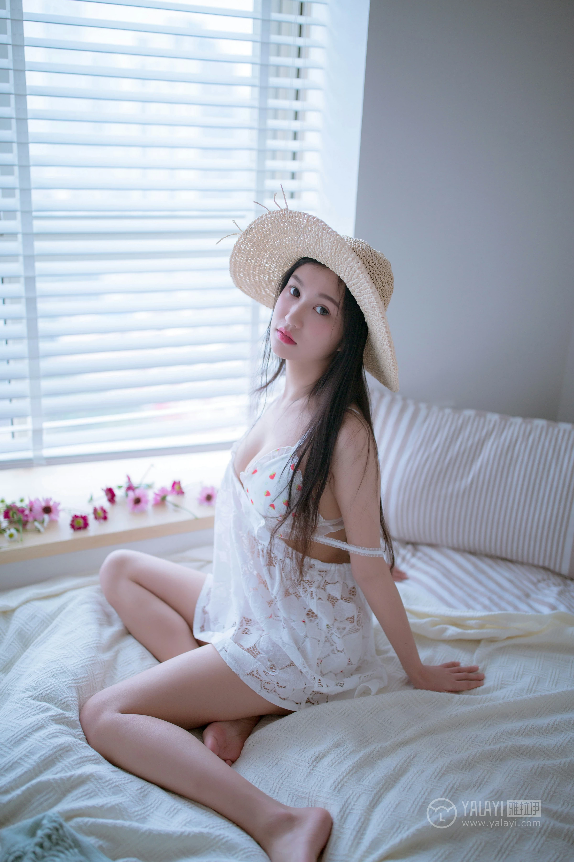 [YALAYI雅拉伊]No.185 你是我手里那束花 仙女不会灰 白色镂空睡衣加透视情趣内衣性感私房写真集第9张