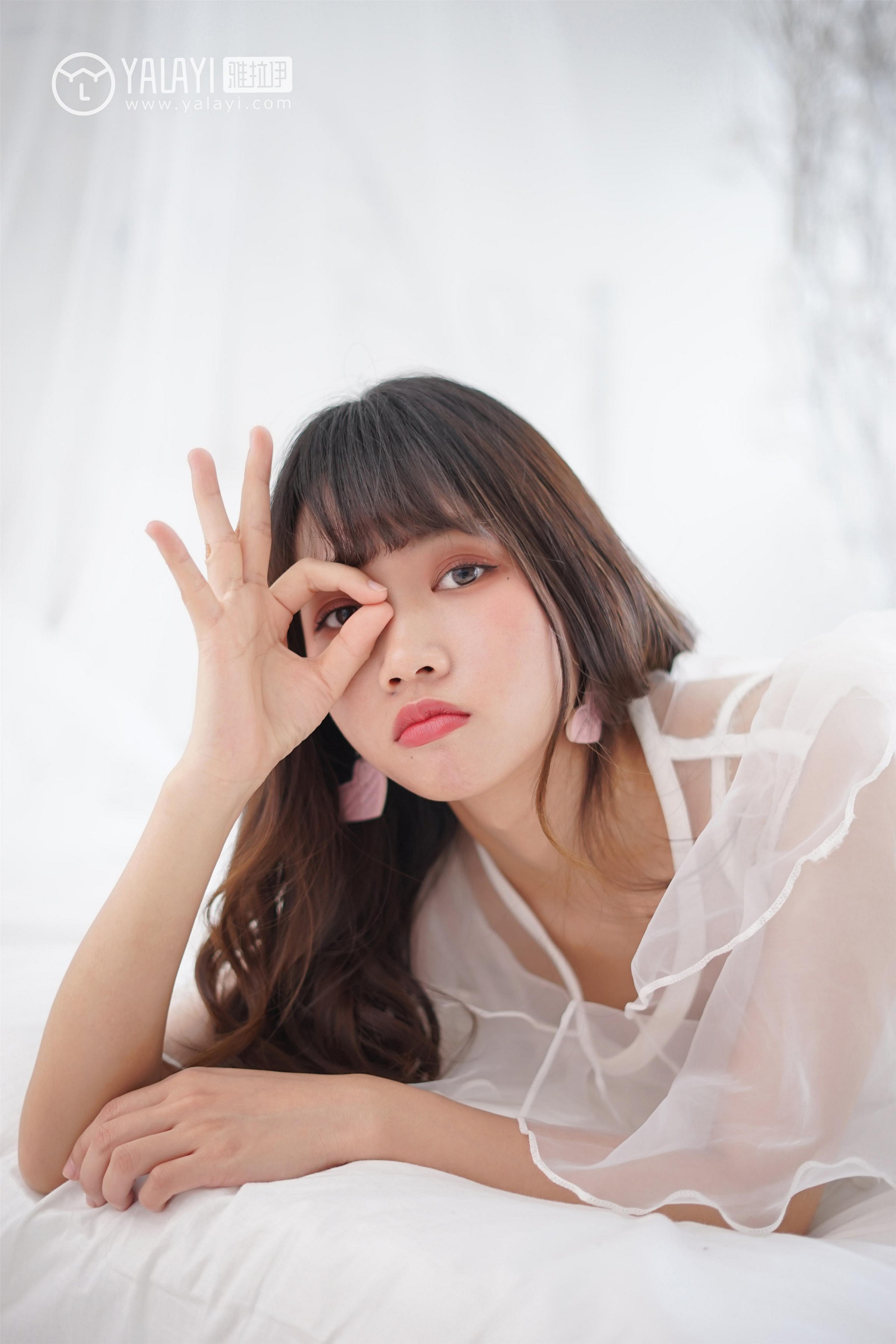[YALAYI雅拉伊]NO.001 恋上你的床 公主小兔子 透视连衣裙性感私房写真集第15张