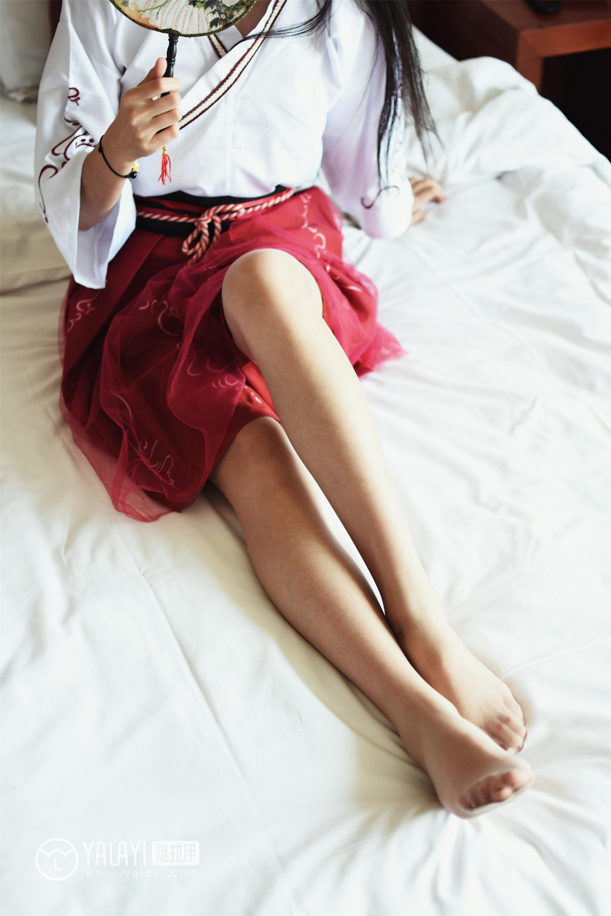 [YALAYI雅拉伊]NO.004 古装肉丝 林小珂 白色衬衫与短裙加肉色丝袜美腿性感私房写真集第5张