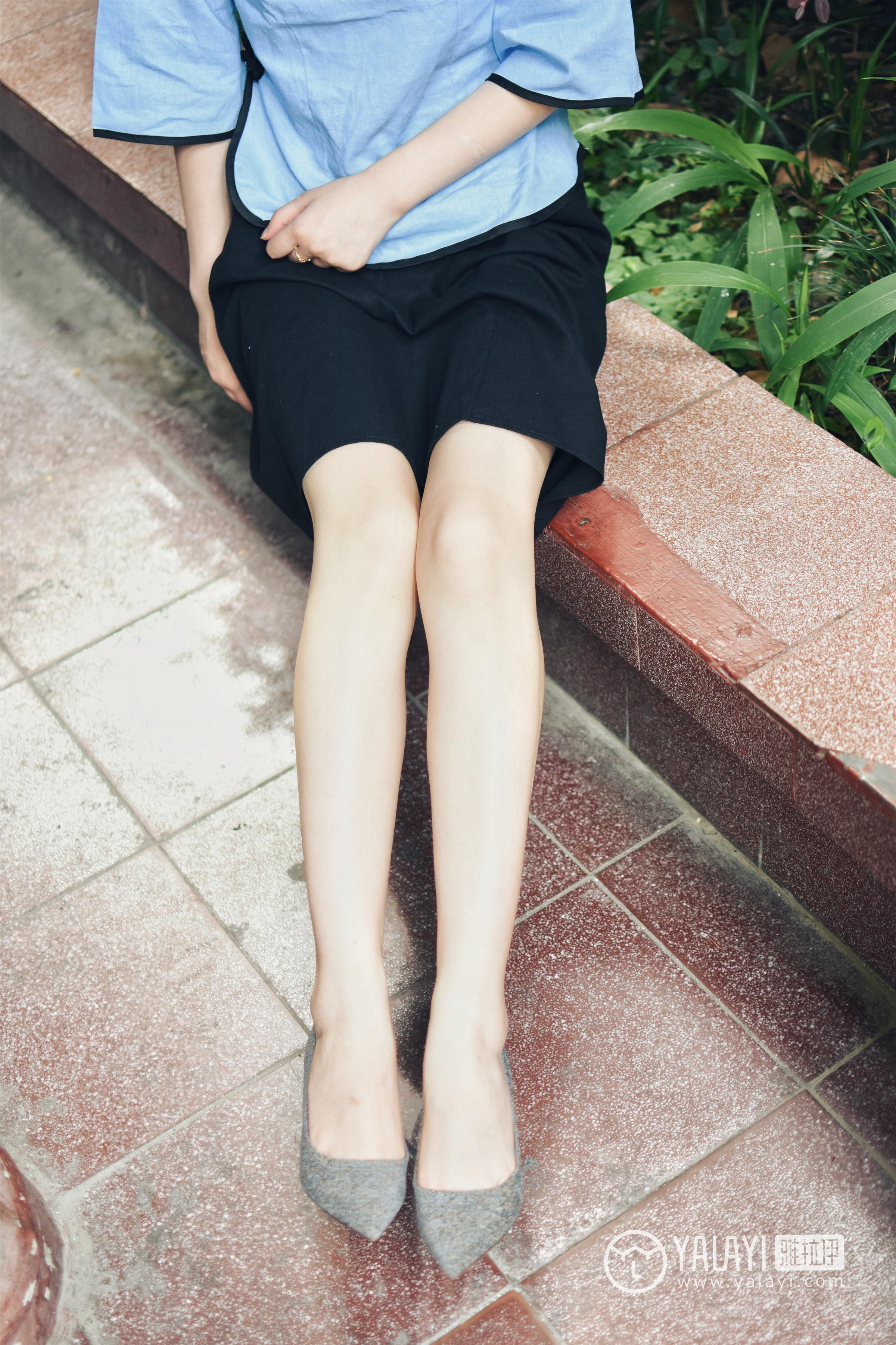 [YALAYI雅拉伊]NO.005 民国女孩叶肖肖 民国女生制服与白色短袖及黑色短裙加肉色丝袜美腿性感私房写真集第11张