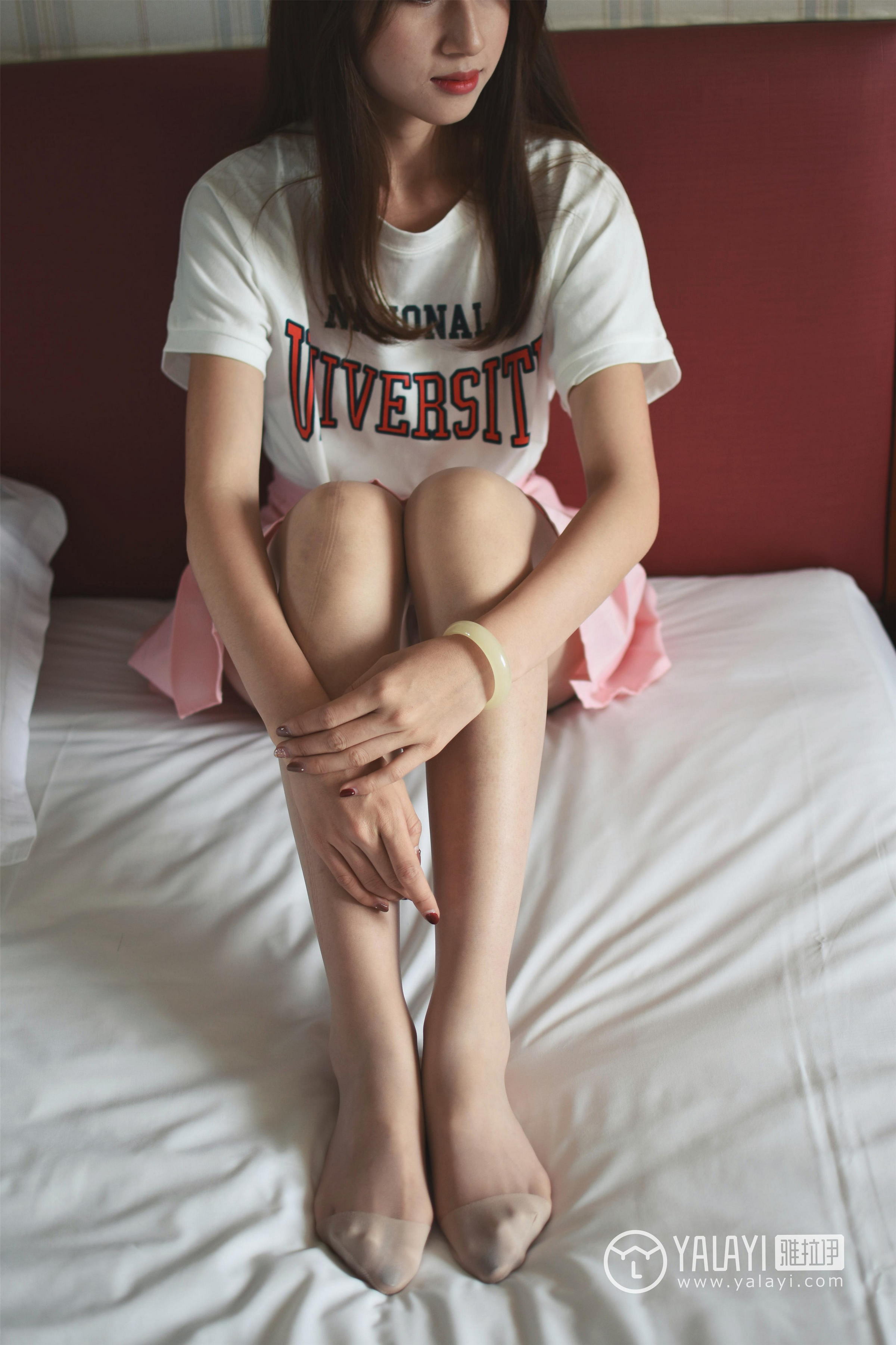 [YALAYI雅拉伊]NO.010 可爱啦啦队服 木晓雨 白色短袖与粉色短裙加肉色丝袜美腿性感私房写真集第22张