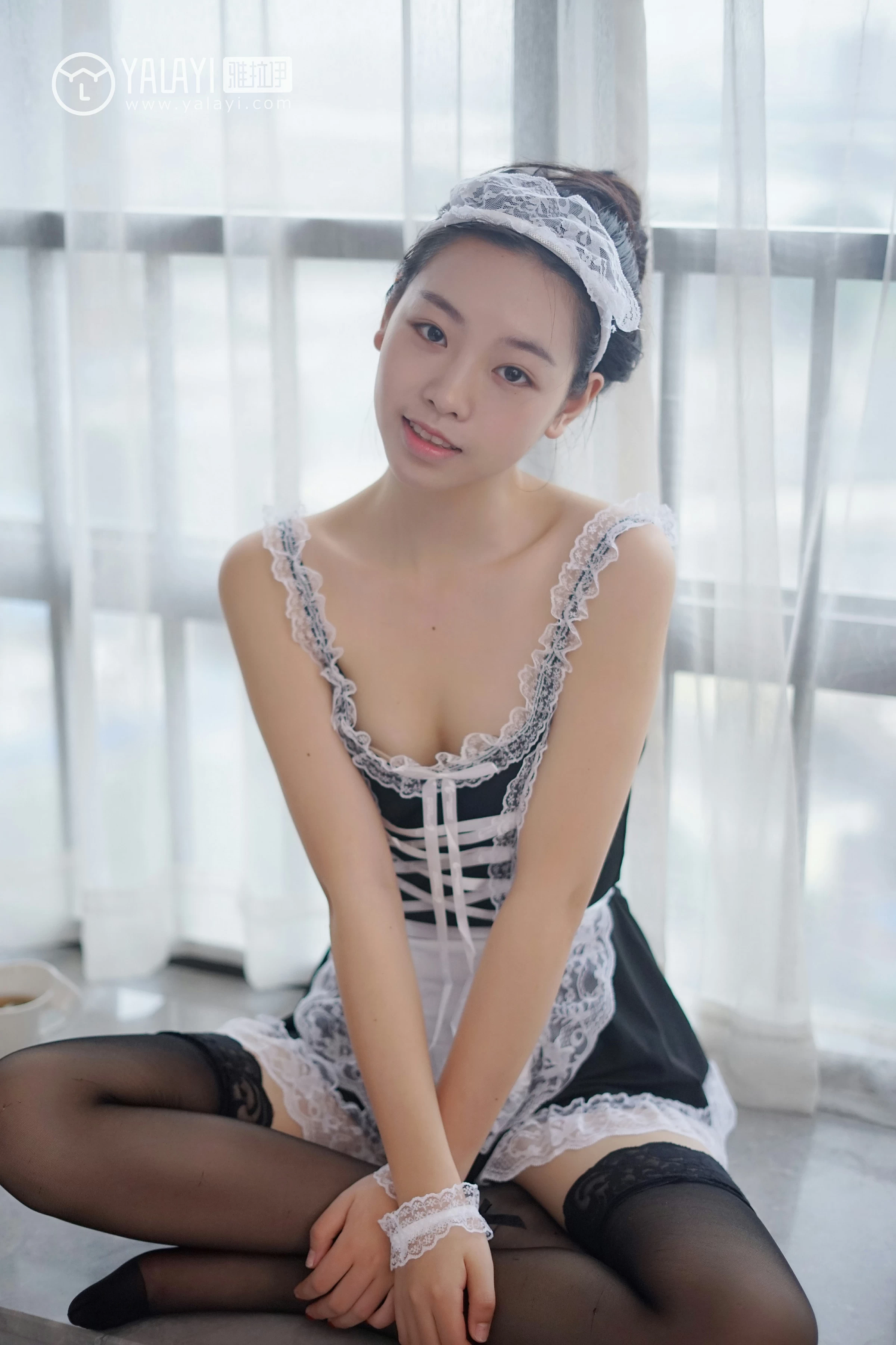 [YALAYI雅拉伊]NO.021 少女女仆 严冰冰 性感制服与黑色透视情趣内衣裙私房写真集第5张