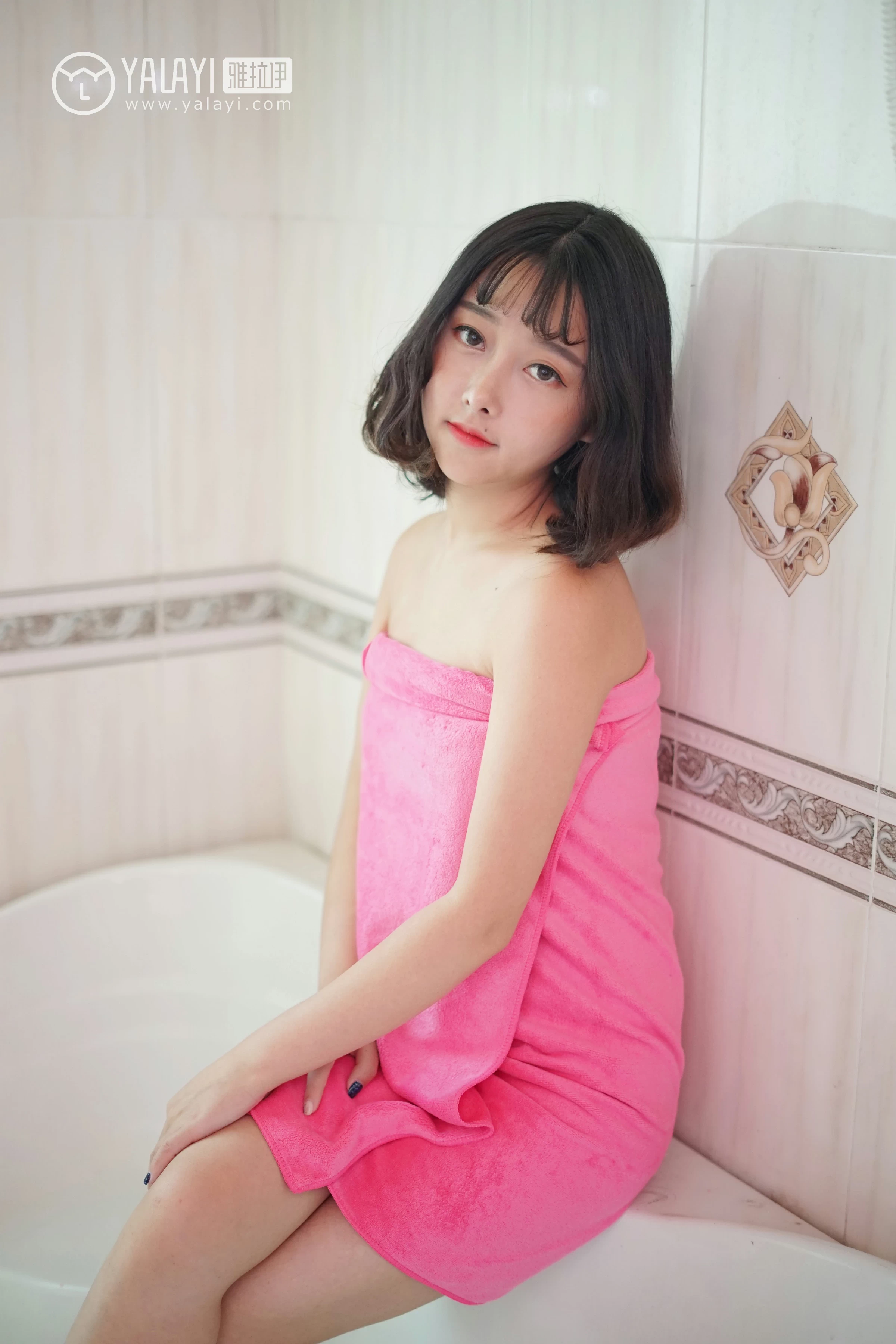 [YALAYI雅拉伊]NO.025 醉在红酒杯里 王小淼 红色蕾丝塑身内衣与红色浴袍性感私房写真集第10张