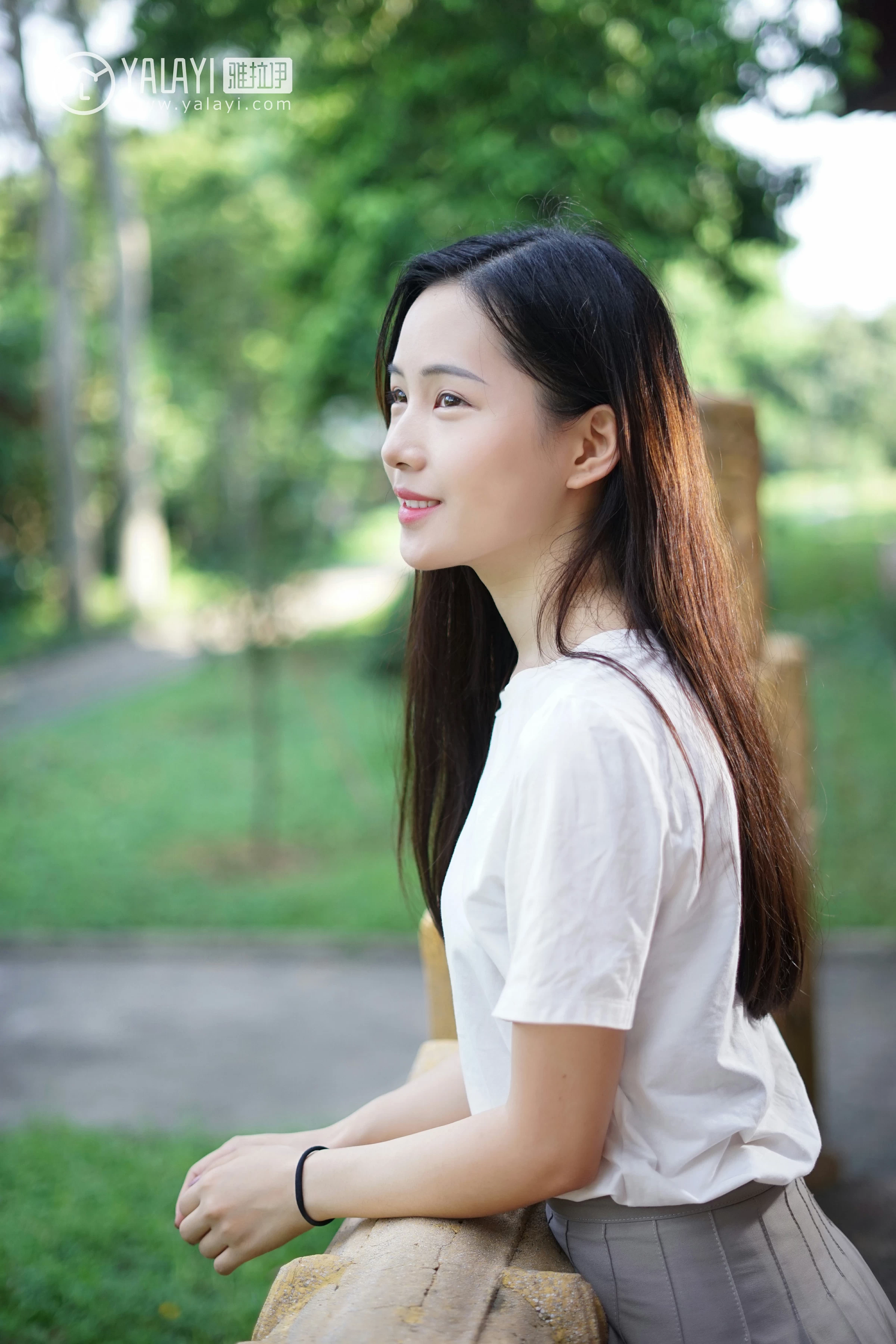 [YALAYI雅拉伊]NO.027 校园邂逅 卡柔 白色短袖加灰色短裙与吊带连衣裙性感私房写真集第1张