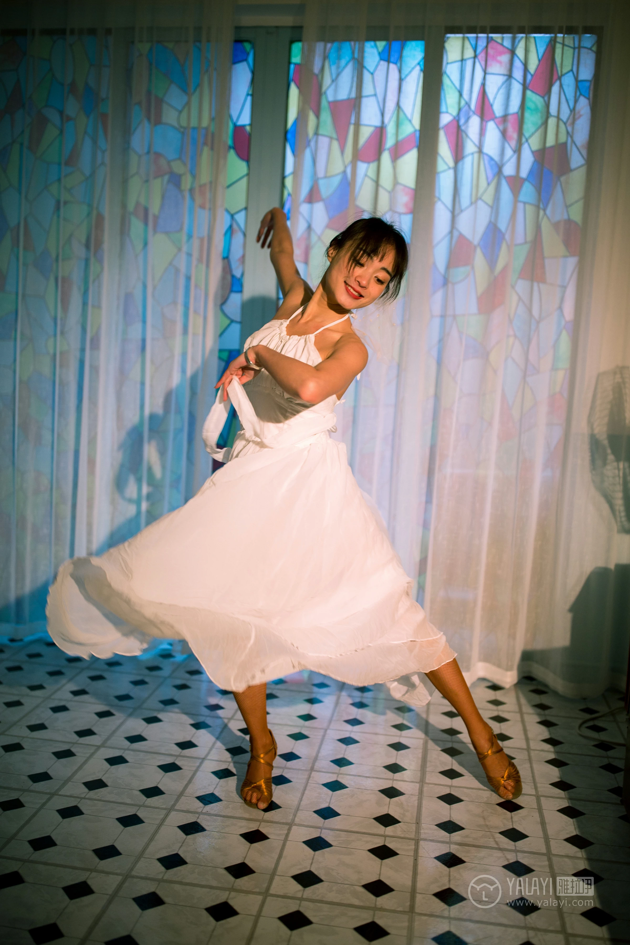 [YALAYI雅拉伊]No.191 轻舞飞扬 米粒米粒 白色吊带裸背婚纱连衣裙性感私房写真集第17张