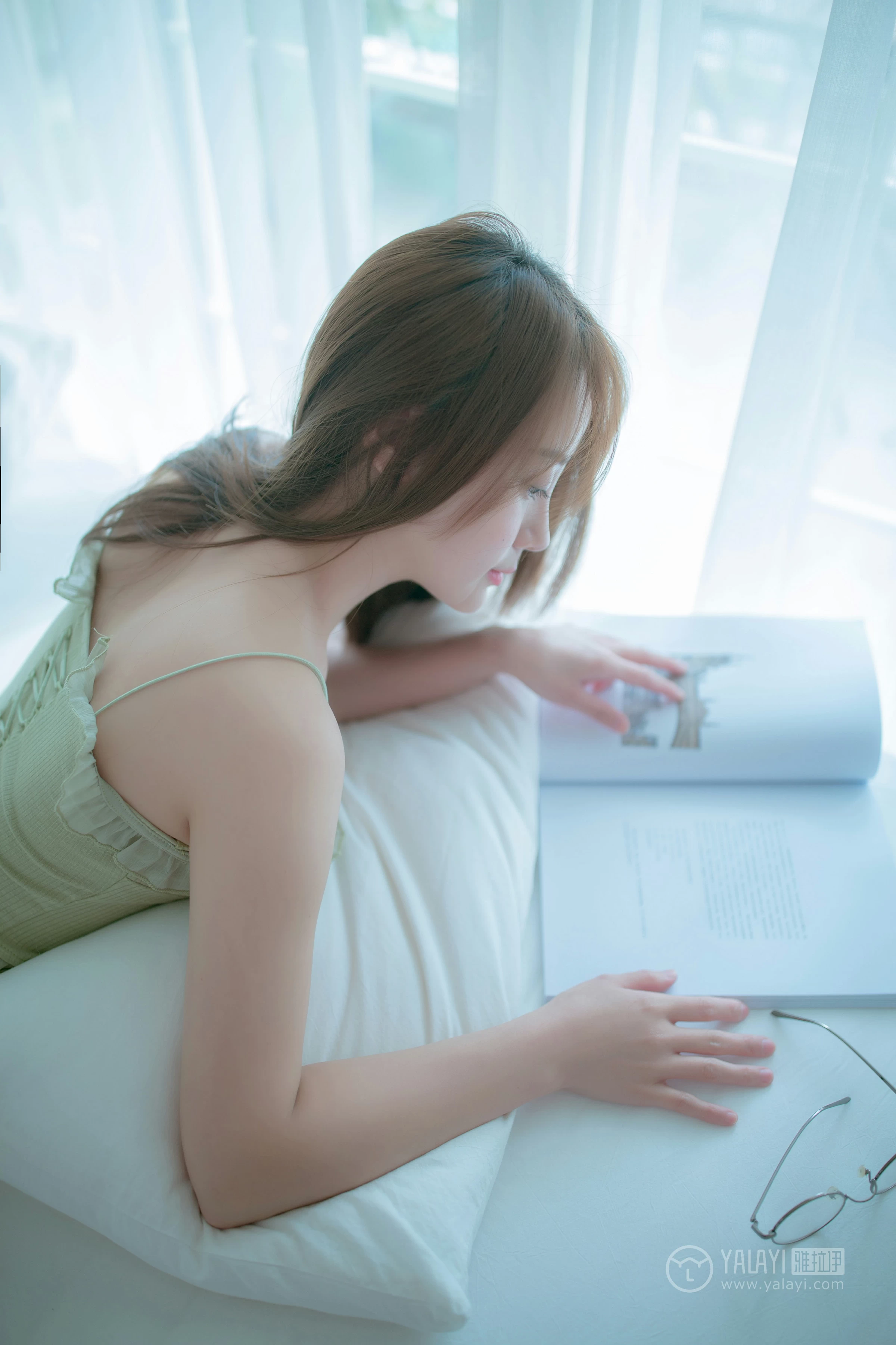 [YALAYI雅拉伊]No.205 薄荷味 水水酱 吊带蕾丝内衣加白色镂空丝袜性感私房写真集第5张