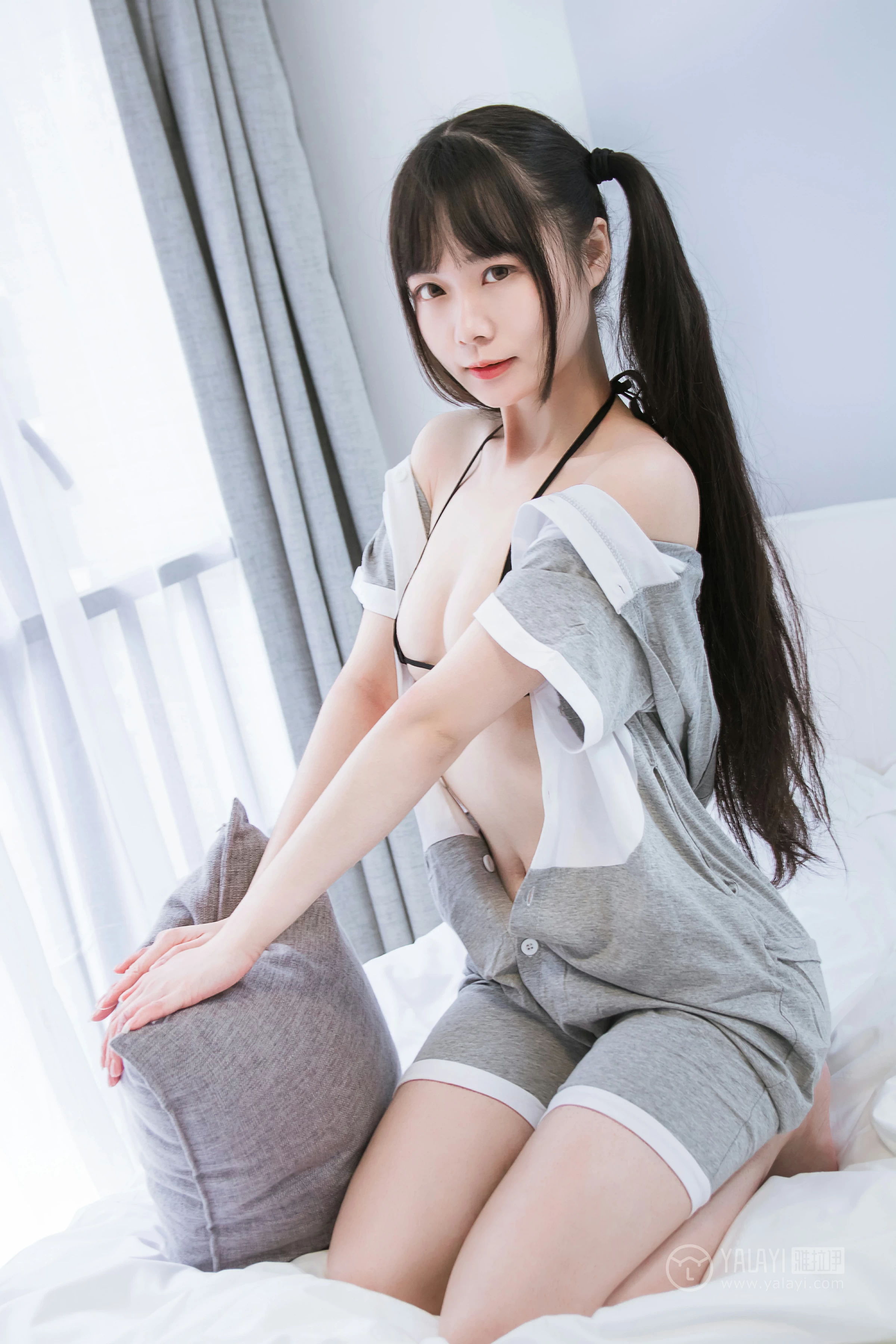 [YALAYI雅拉伊]No.201 龙猫睡衣 小琉 灰色连身睡衣加黑色情趣内衣性感私房写真集第6张