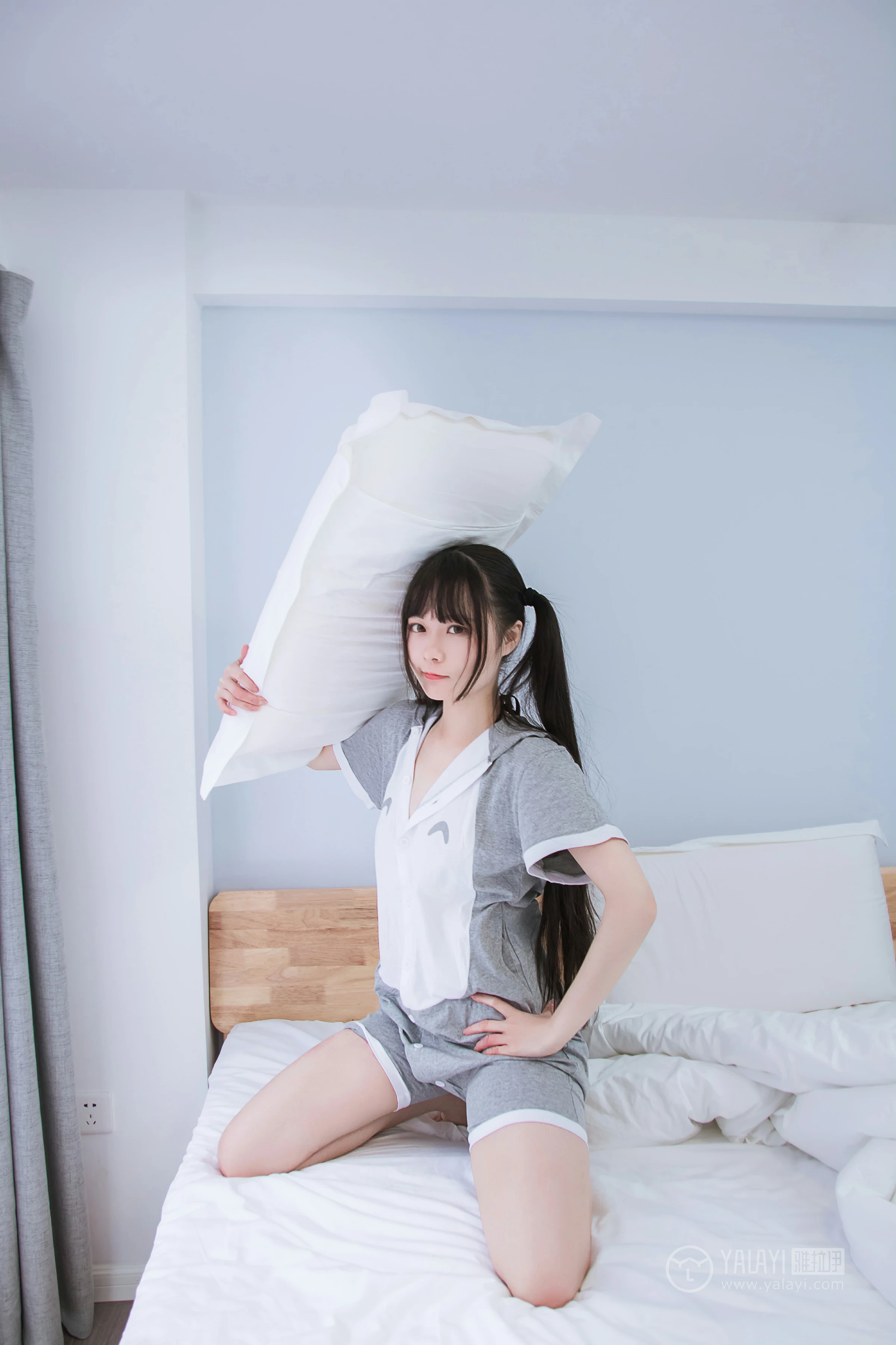 [YALAYI雅拉伊]No.201 龙猫睡衣 小琉 灰色连身睡衣加黑色情趣内衣性感私房写真集第8张