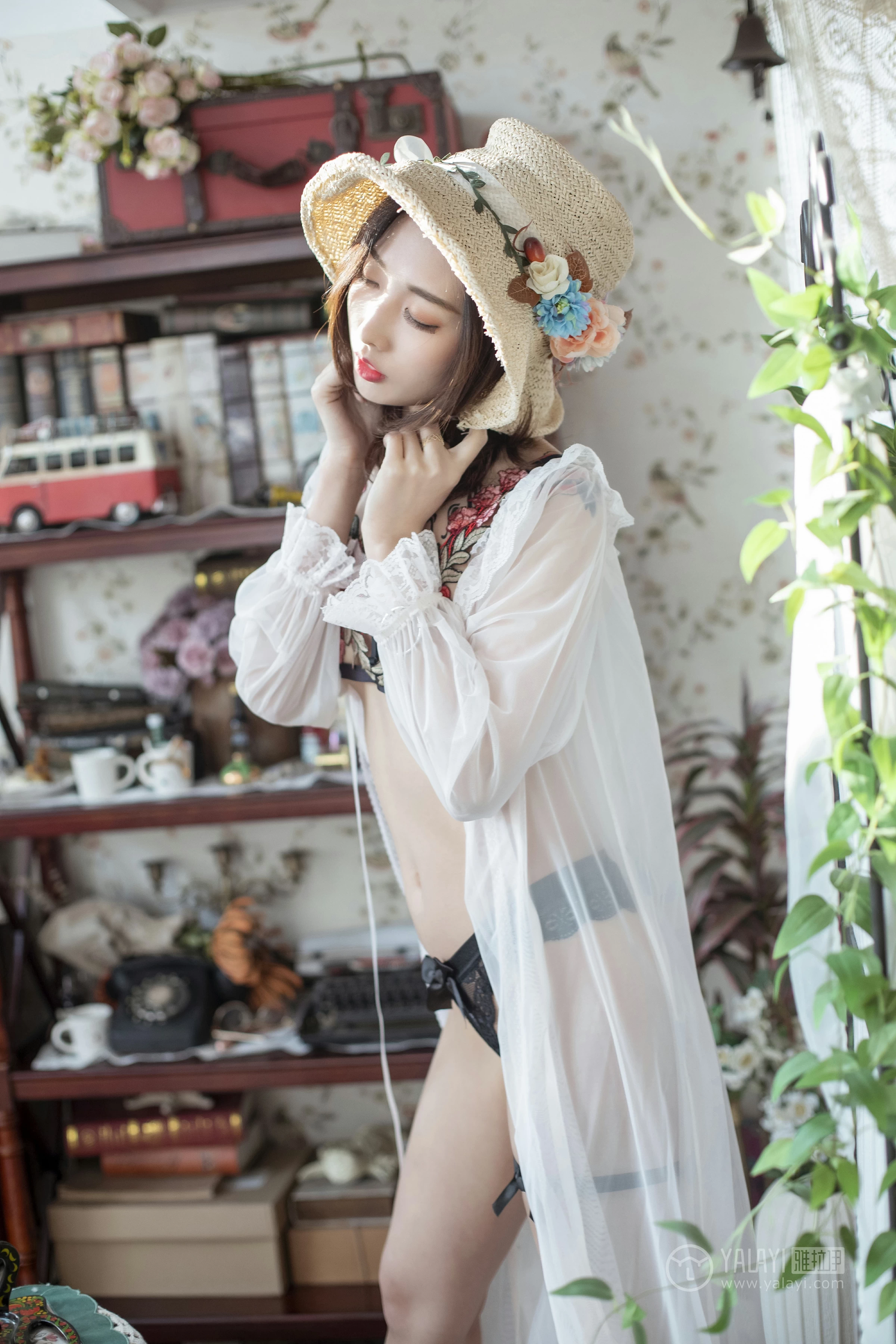 [YALAYI雅拉伊]No.207 田园春梦 佳佳 白色蕾丝睡衣加透视情趣内衣性感私房写真集第12张
