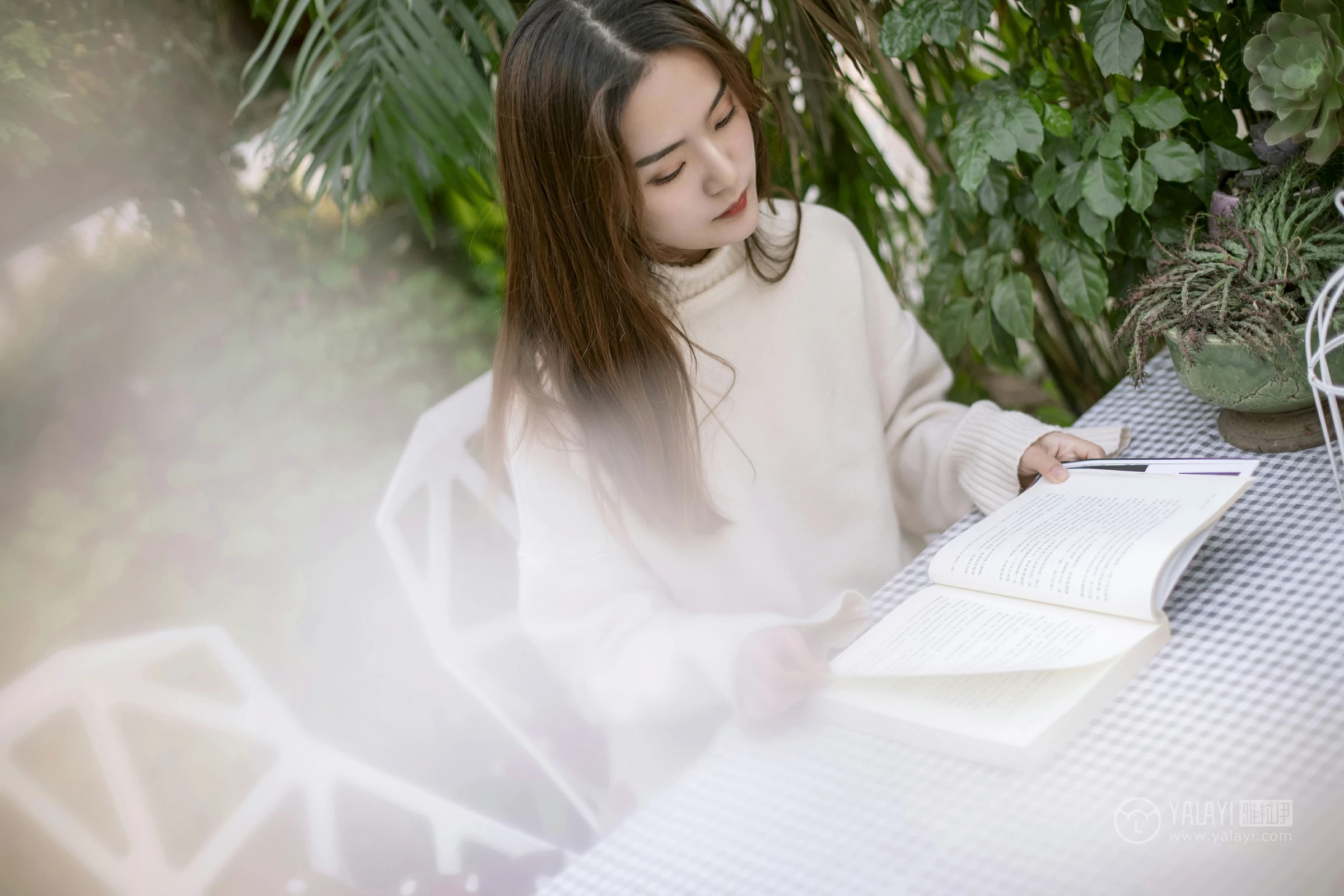 [YALAYI雅拉伊]No.209 温柔的你 白日梦 白色连身毛衣清新私房写真集第2张