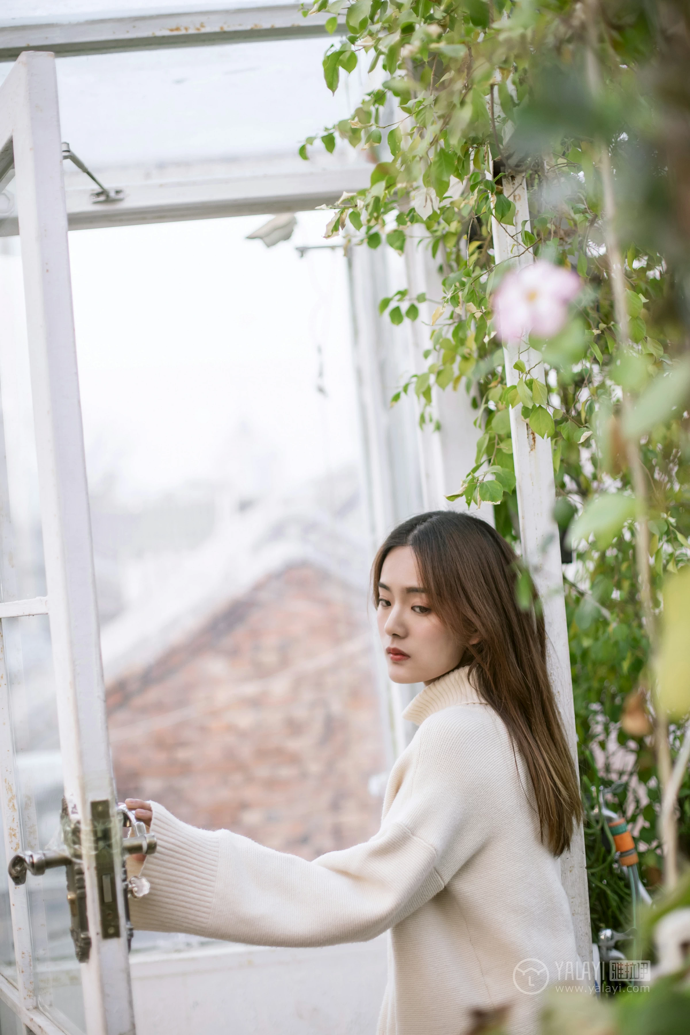 [YALAYI雅拉伊]No.209 温柔的你 白日梦 白色连身毛衣清新私房写真集第8张