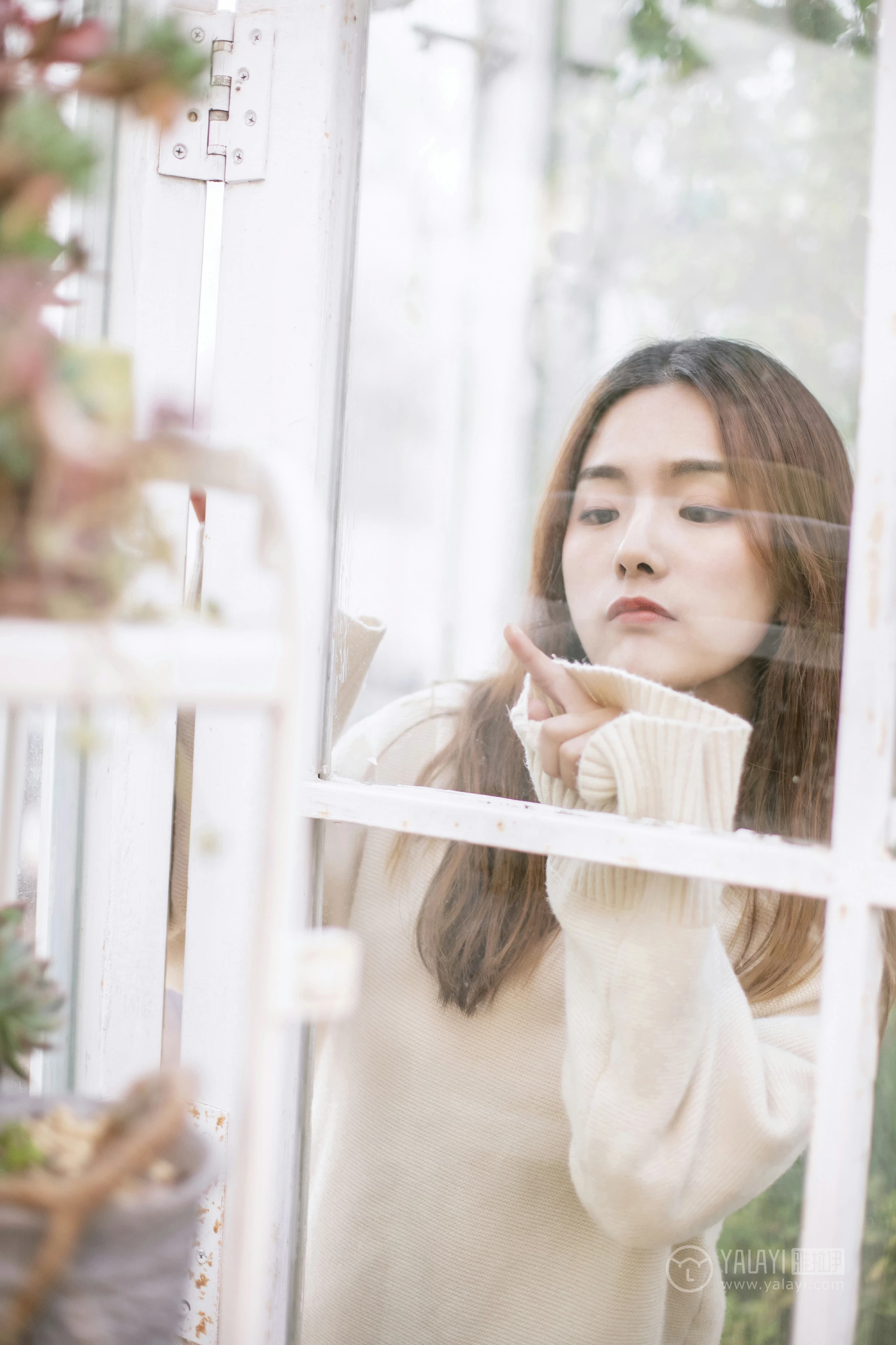 [YALAYI雅拉伊]No.209 温柔的你 白日梦 白色连身毛衣清新私房写真集第16张