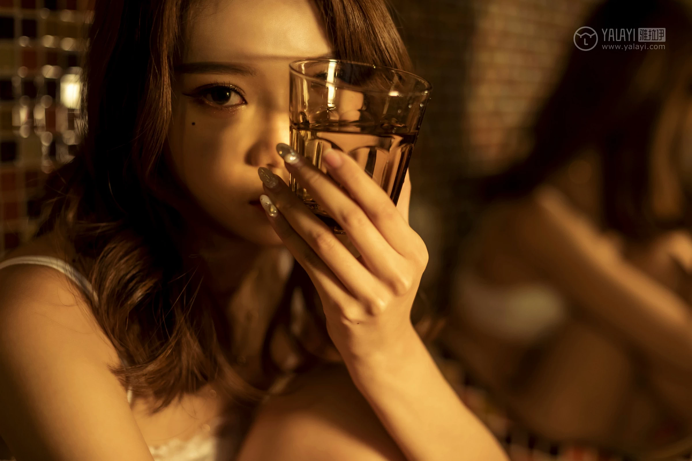 [YALAYI雅拉伊]No.216 小情调 钟晴 白色蕾丝内衣性感私房写真集第3张