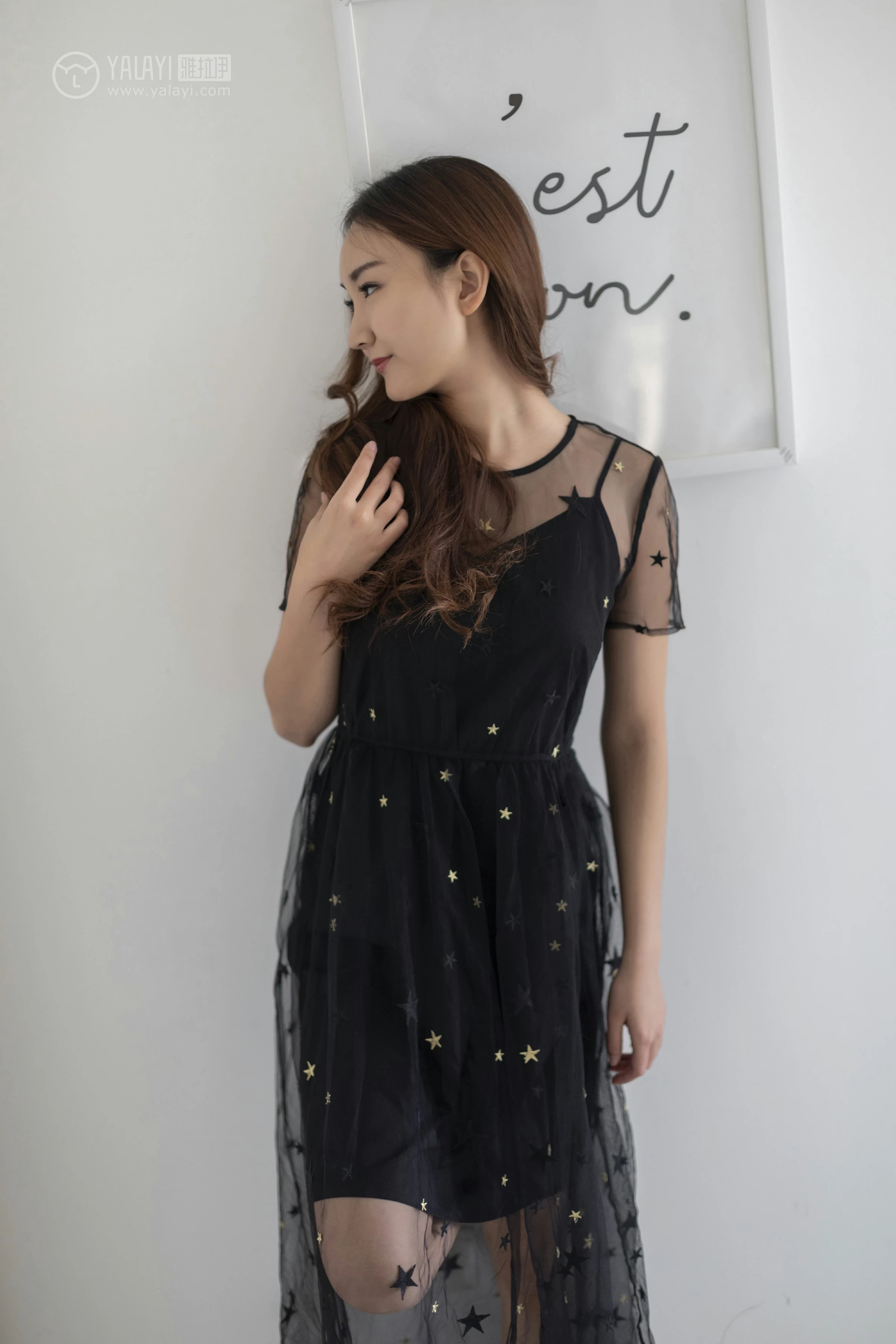 [YALAYI雅拉伊]No.220 等候 丁煊彤 黑色透视吊带连衣裙性感私房写真集第5张
