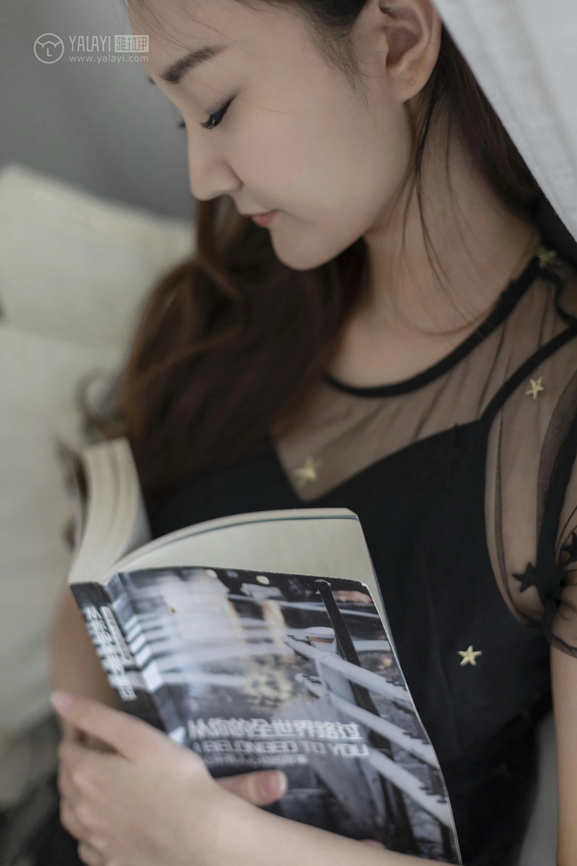 [YALAYI雅拉伊]No.220 等候 丁煊彤 黑色透视吊带连衣裙性感私房写真集第14张