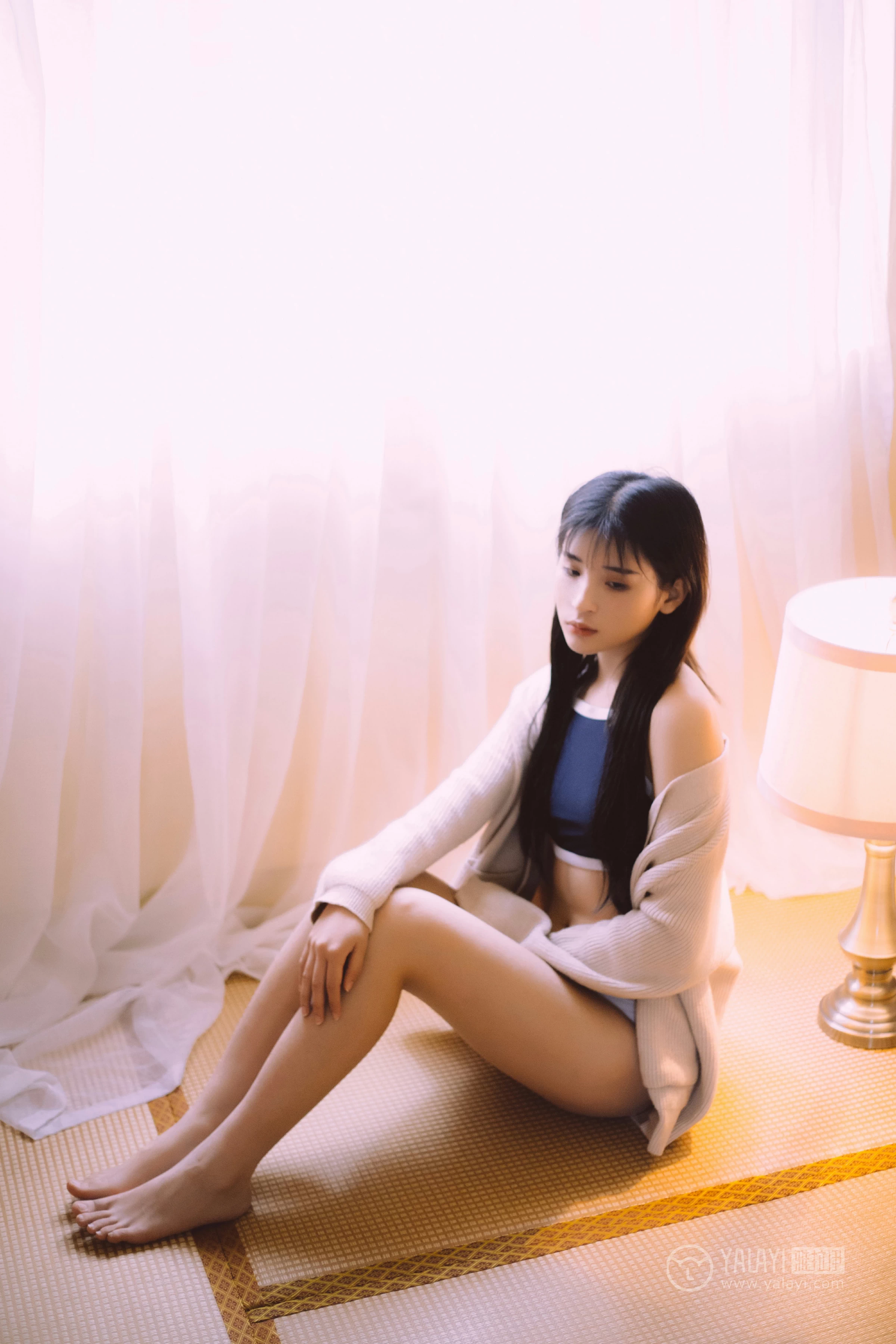 [YALAYI雅拉伊]No.222 如花似玉 阿惜 白色外套加蓝色内衣性感私房写真集第6张