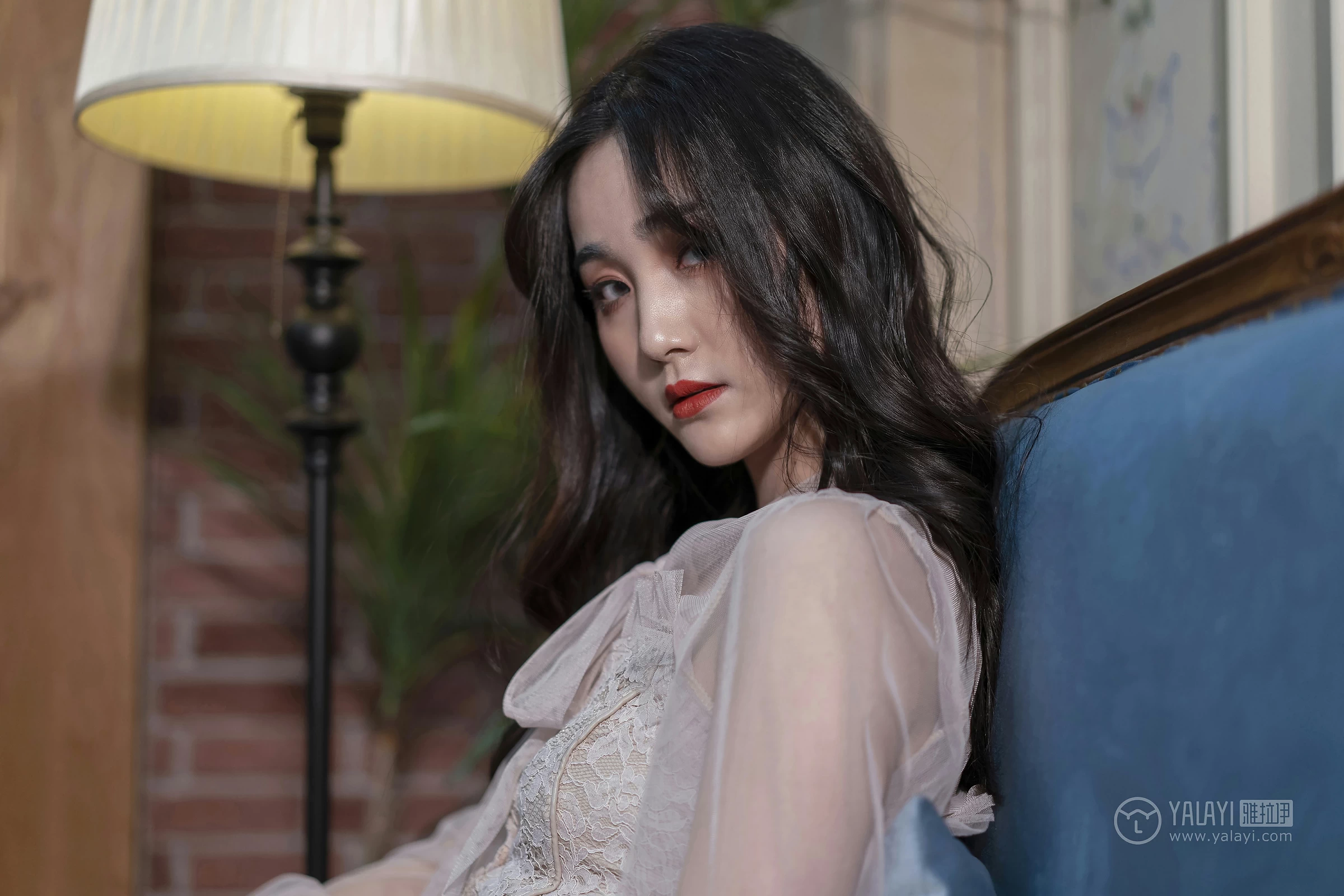 [YALAYI雅拉伊]No.227 蓝月 项兴咏 粉色透视镂空连衣裙性感私房写真集第2张