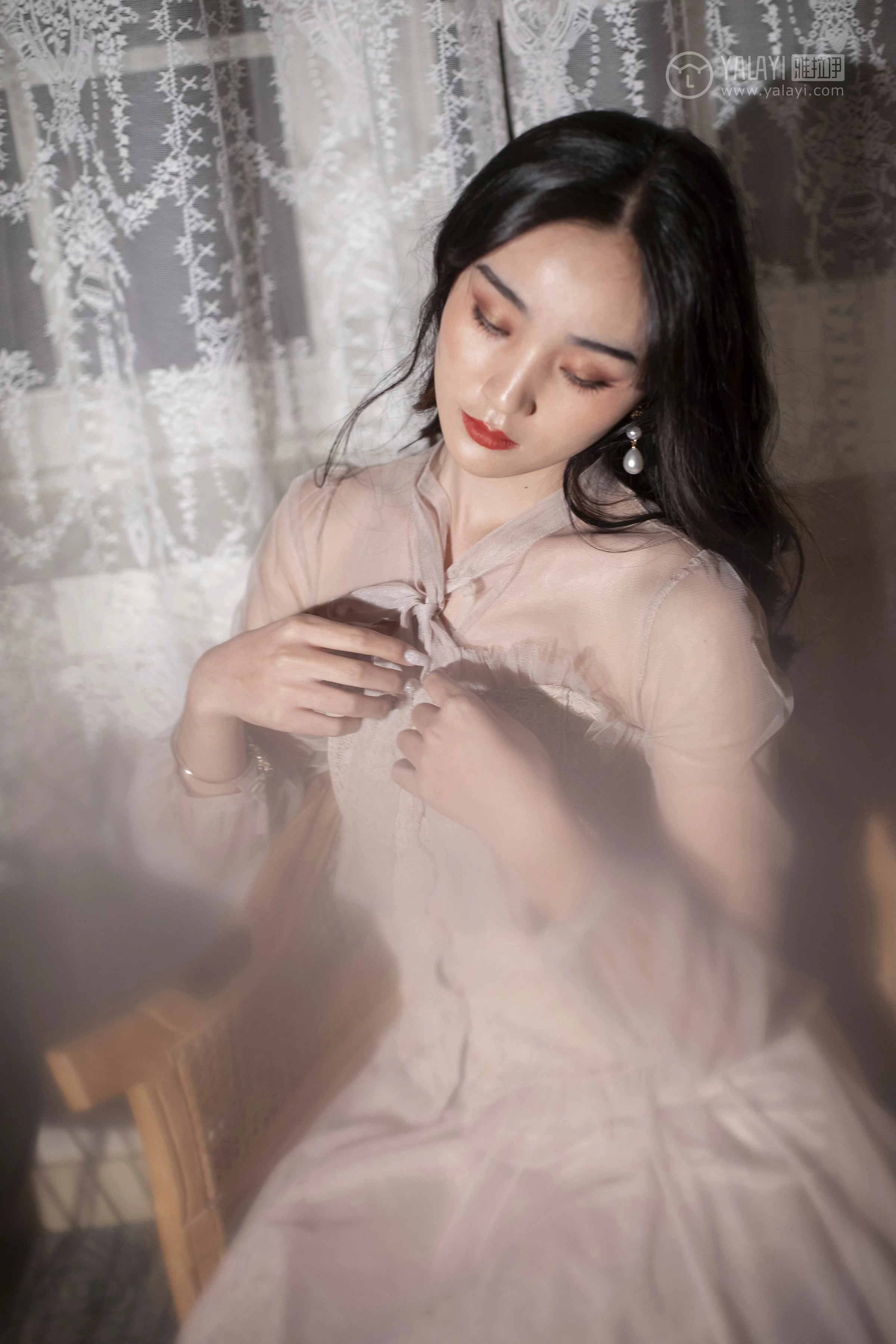 [YALAYI雅拉伊]No.227 蓝月 项兴咏 粉色透视镂空连衣裙性感私房写真集第12张