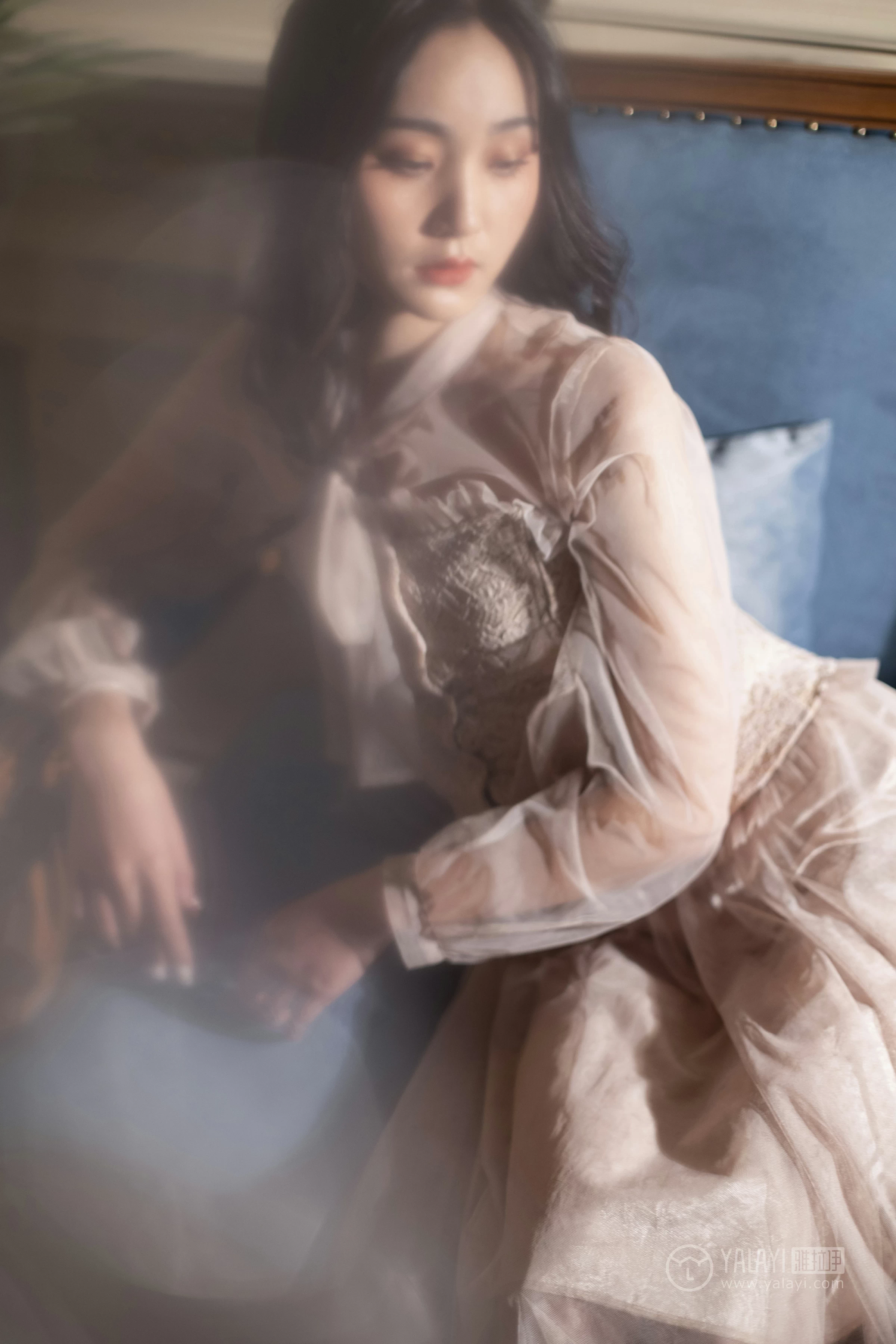 [YALAYI雅拉伊]No.227 蓝月 项兴咏 粉色透视镂空连衣裙性感私房写真集第14张