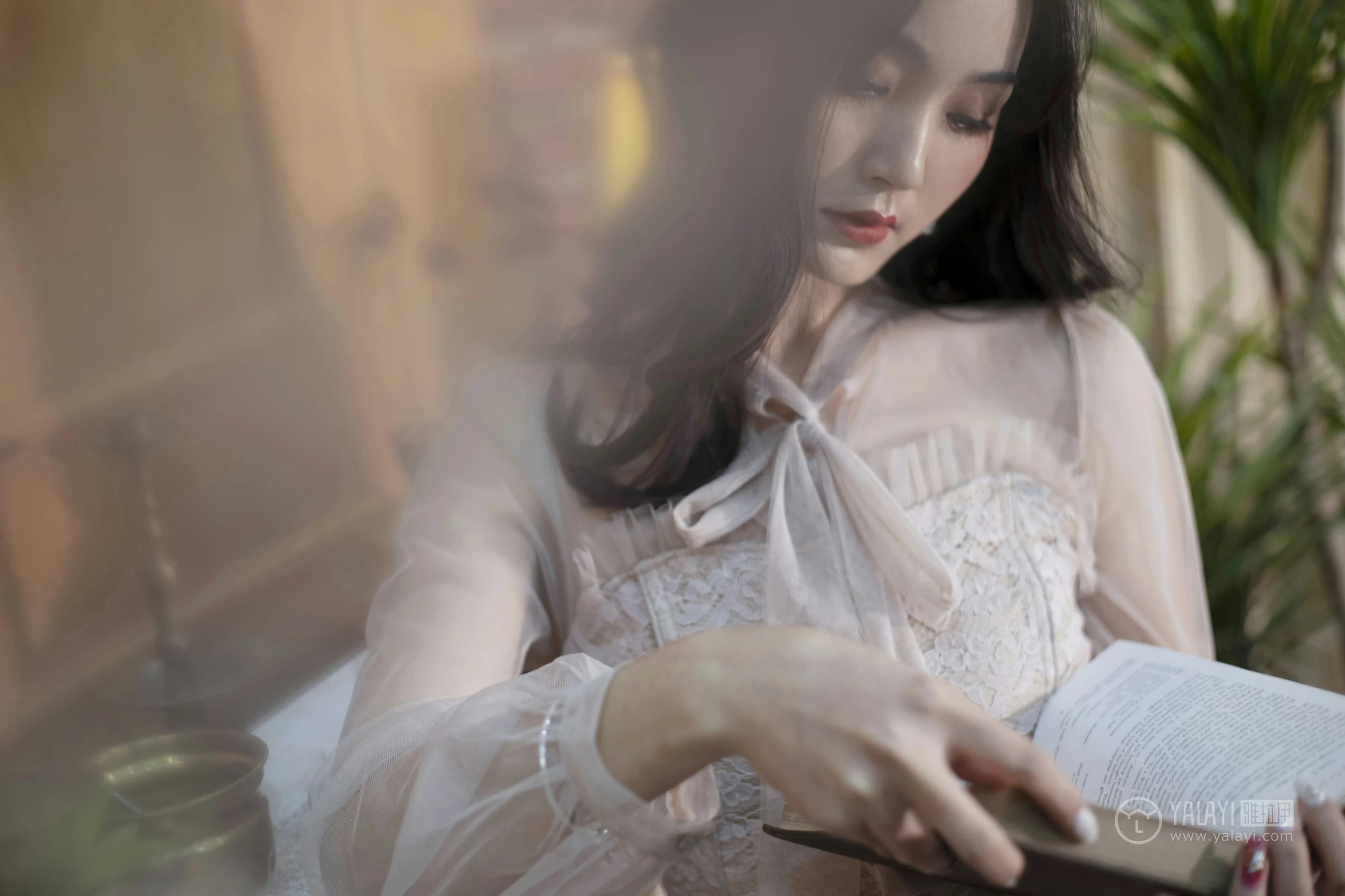 [YALAYI雅拉伊]No.227 蓝月 项兴咏 粉色透视镂空连衣裙性感私房写真集第16张