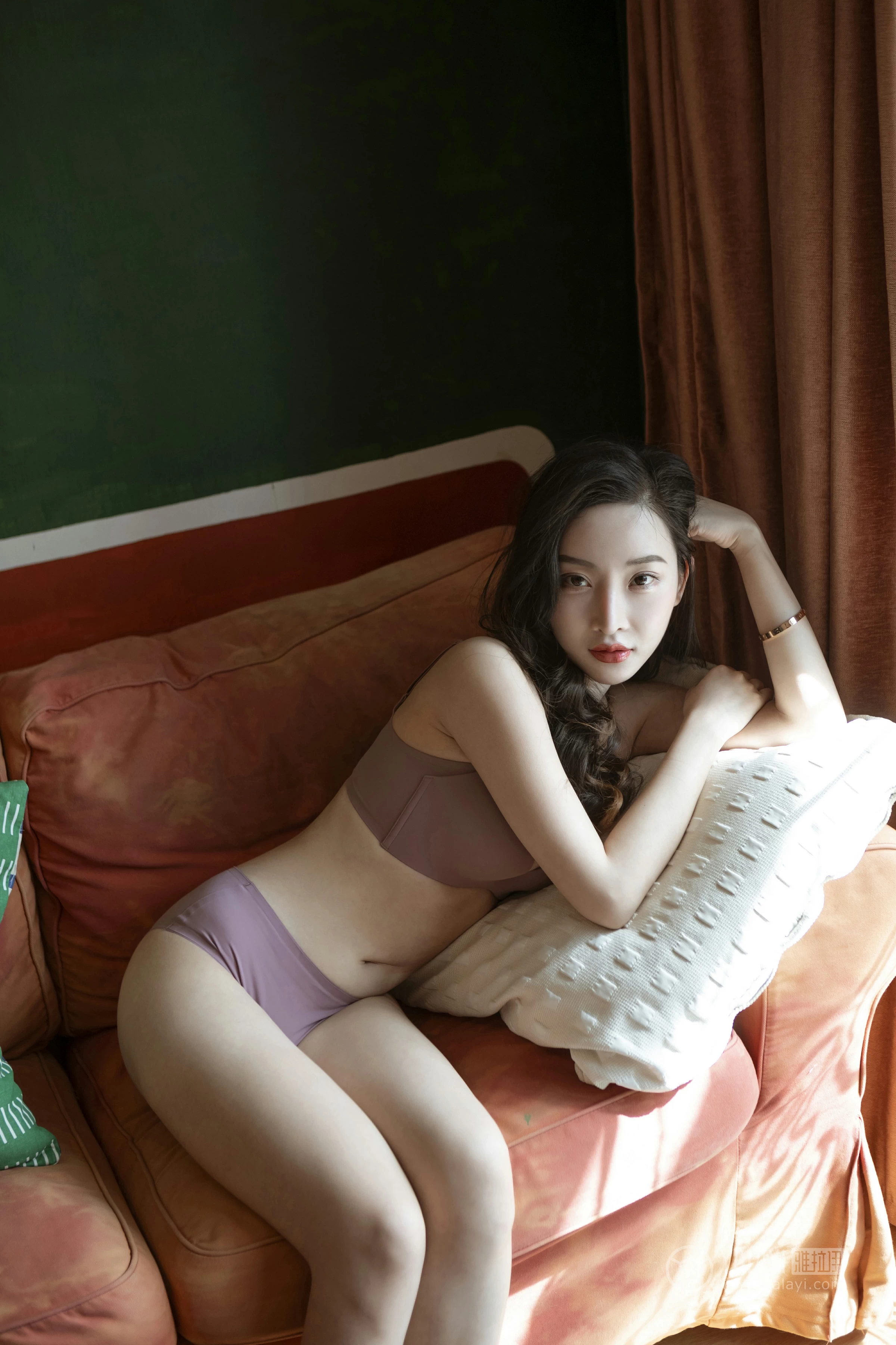 [YALAYI雅拉伊]No.235 《万种风情》 赵雪晴 棕色性感内衣居家私房写真集第2张