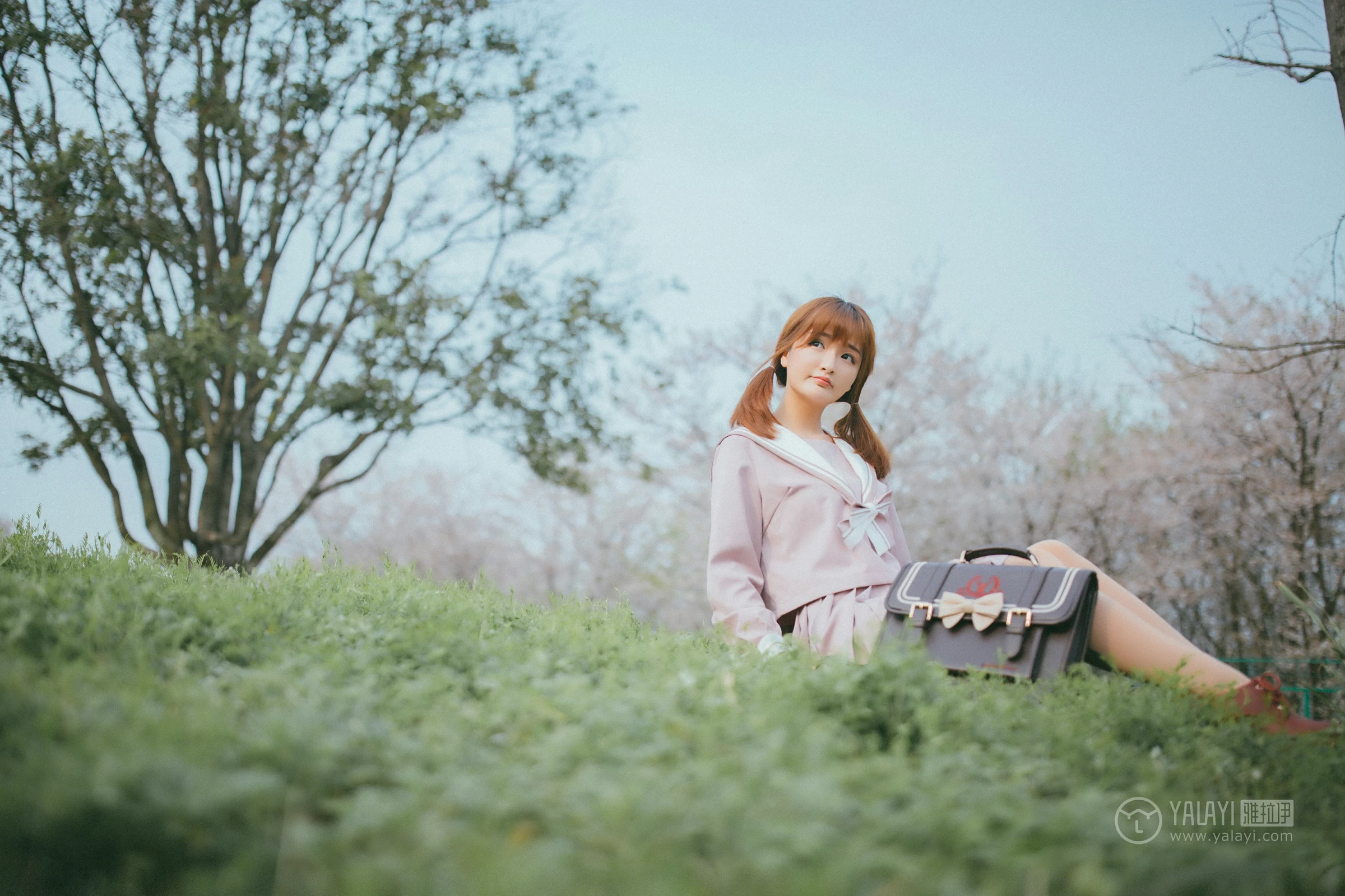 [YALAYI雅拉伊]No.246 樱花樱花想见你 团团 日本高中女生制服加肉色丝袜美腿性感私房写真集第16张