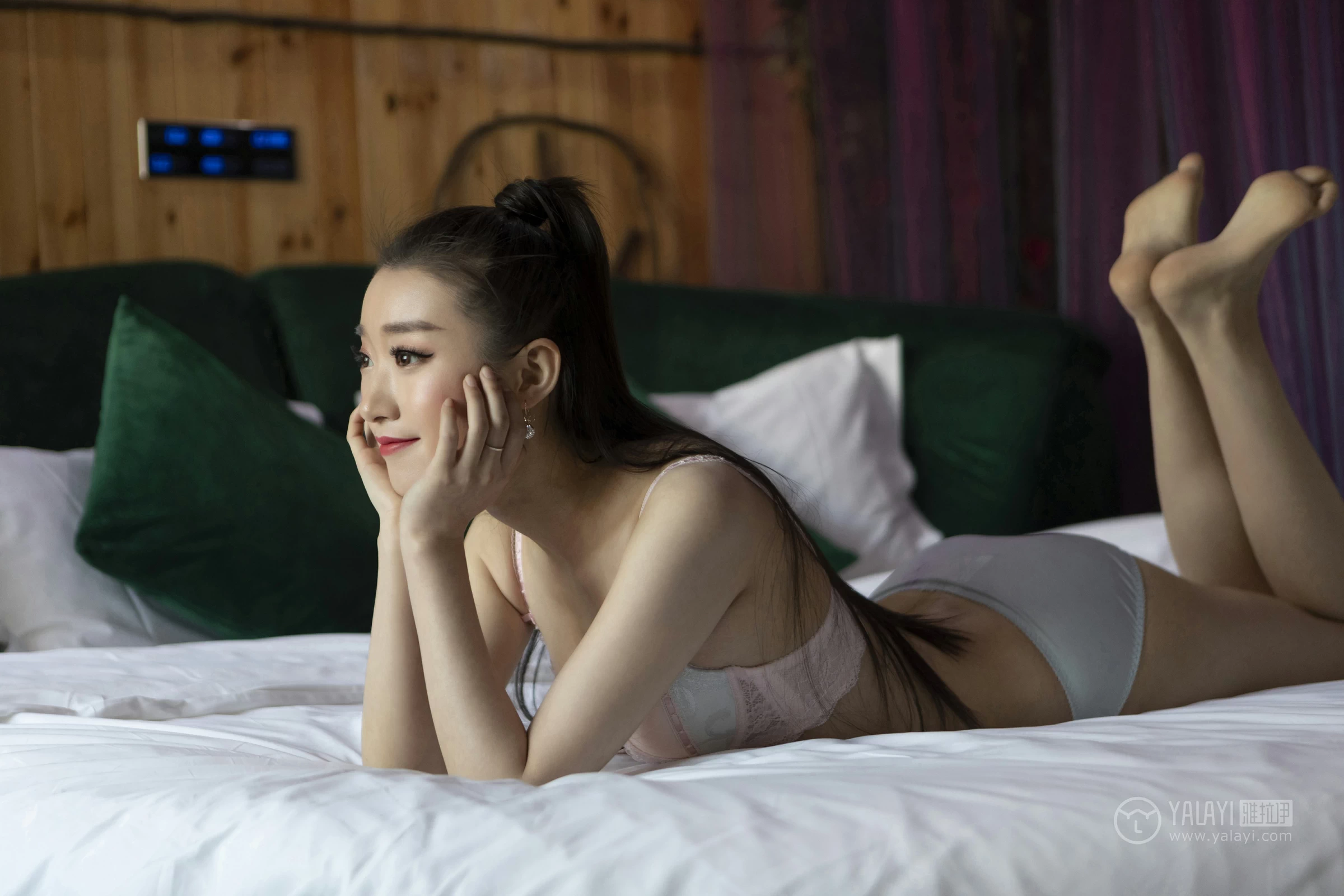 [YALAYI雅拉伊]No.257 满园春色 心怡 粉色蕾丝内衣居家性感私房写真集第1张