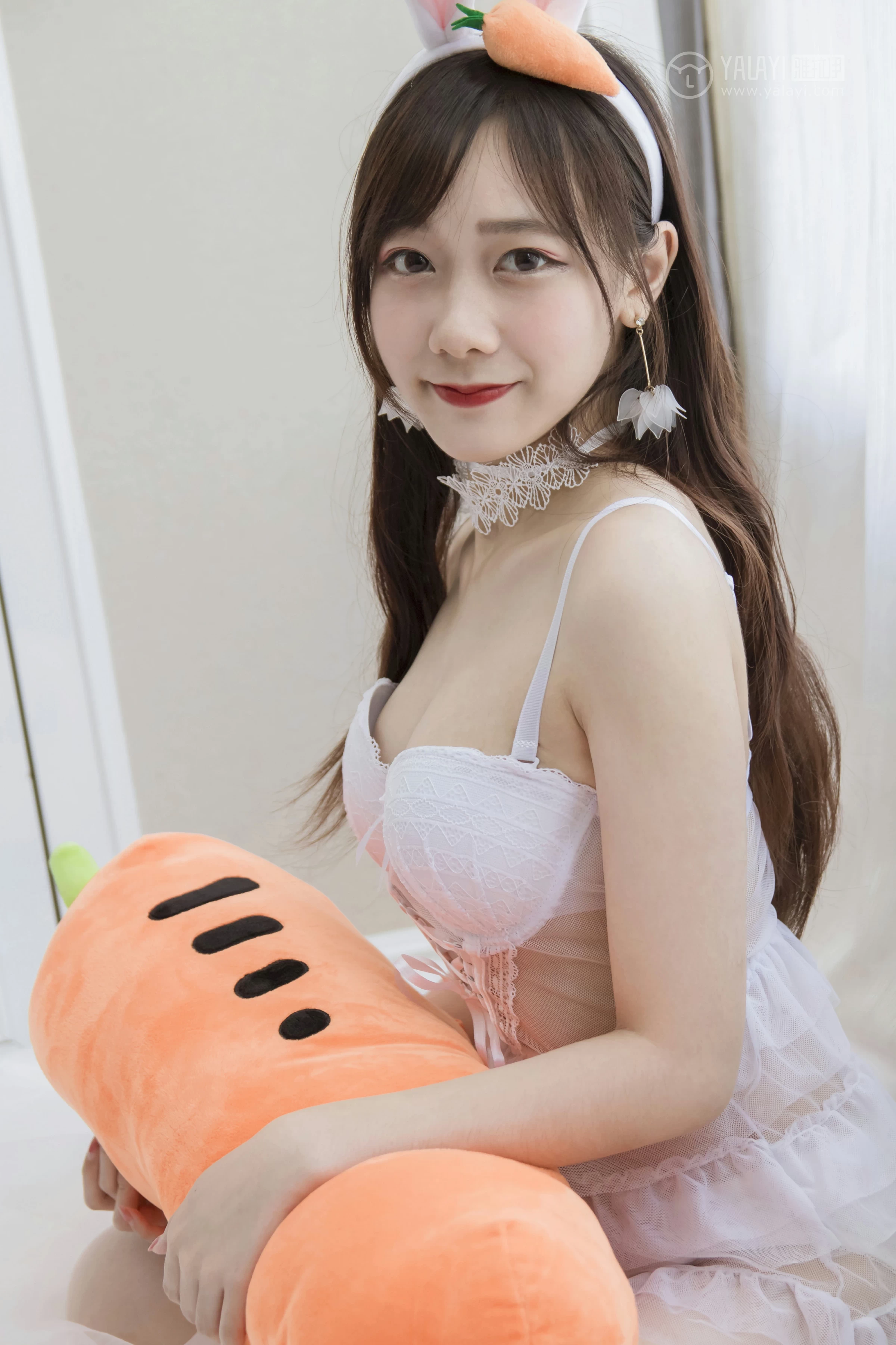 [YALAYI雅拉伊]No.258 卯兔夜夜 夜夜 白色透视情趣内衣加白色丝袜美腿性感私房写真集第6张