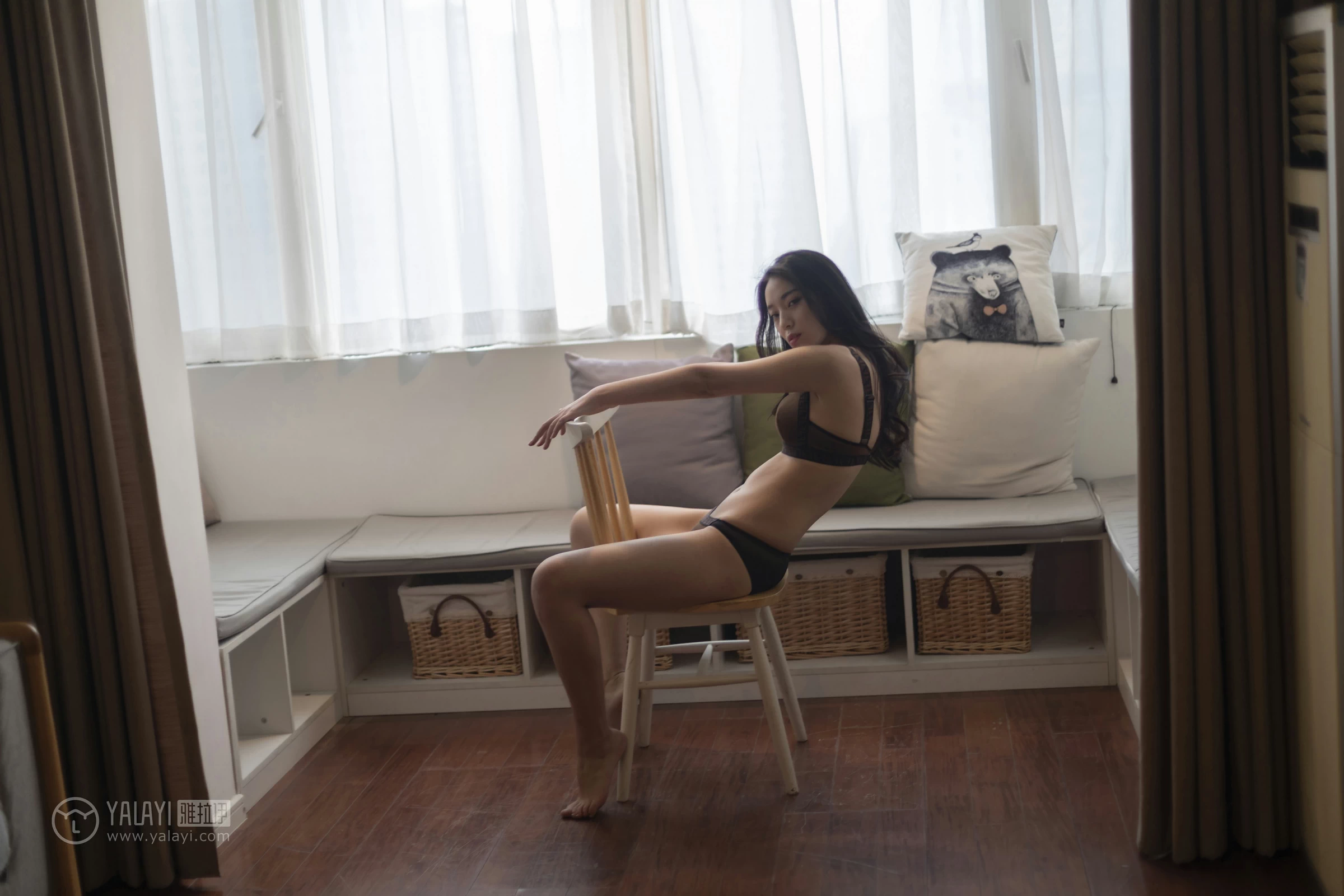 [YALAYI雅拉伊]No.260 微光 楚薇 紫色性感内衣居家私房写真集第4张