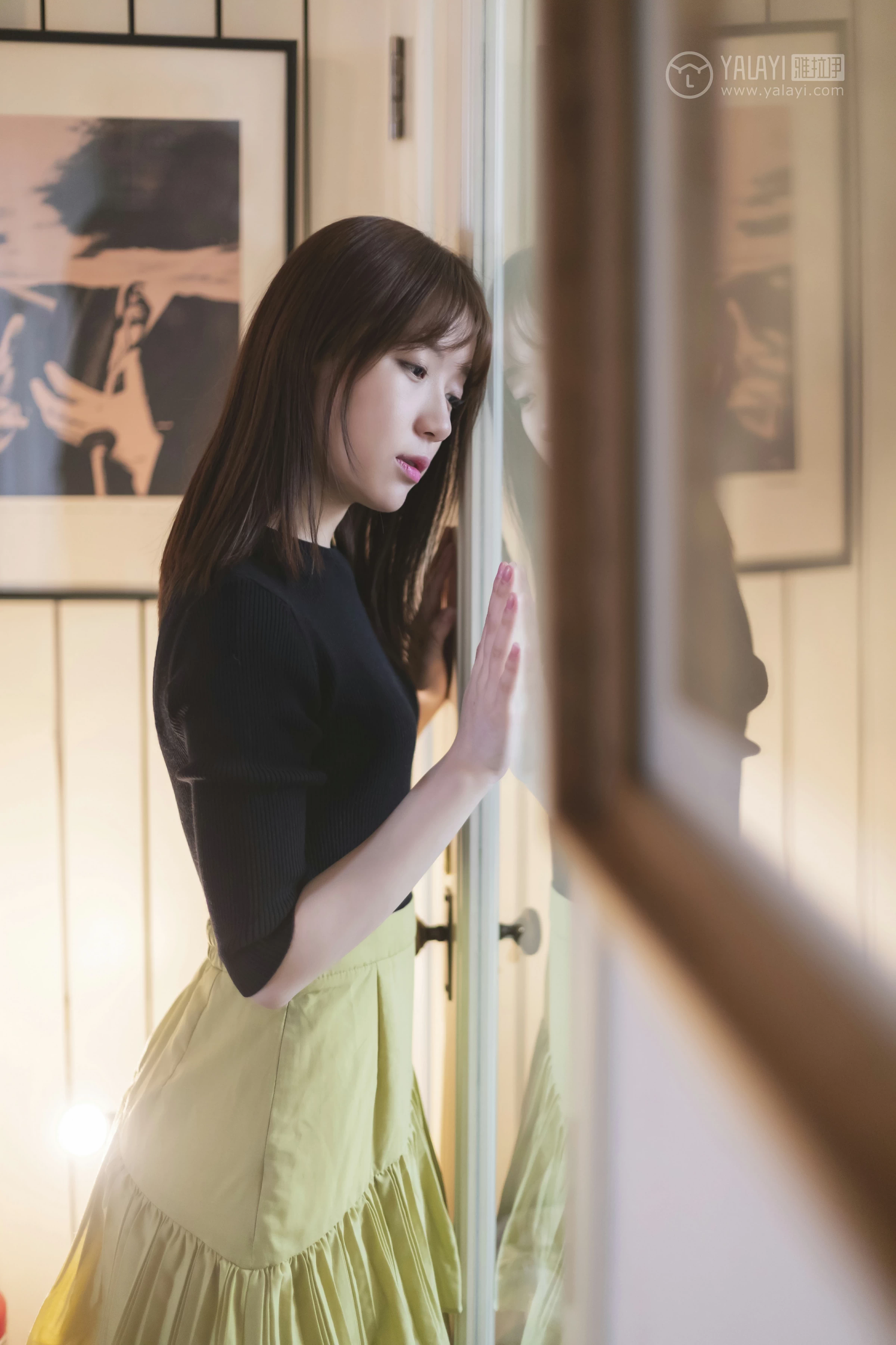 [YALAYI雅拉伊]No.265 旧情 刘开心 黑色紧身上衣加橙色短裙性感私房写真集第4张