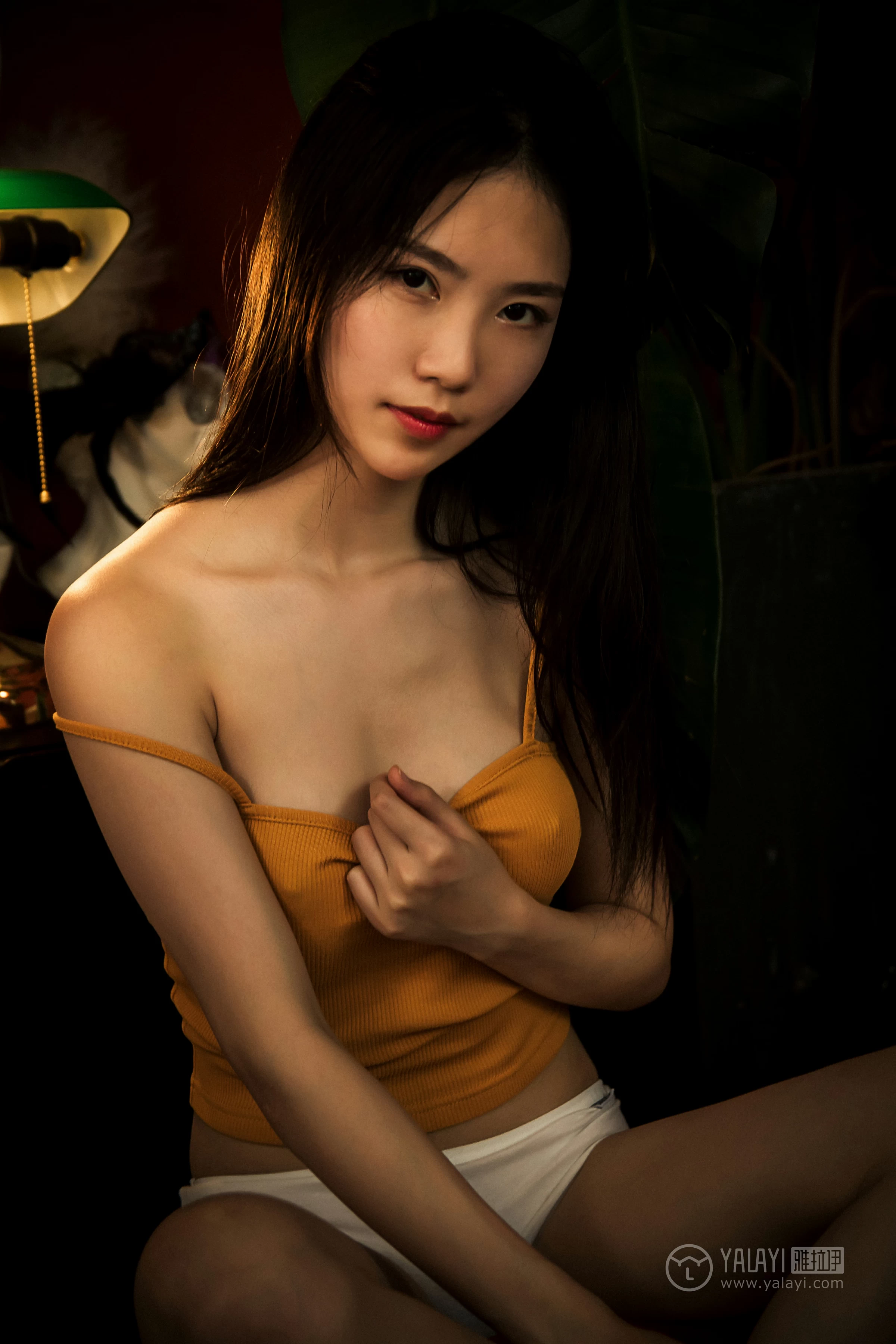 [YALAYI雅拉伊]No.267 鸢 阿瞬 橙色性感小背心加白色内裤私房写真集第6张
