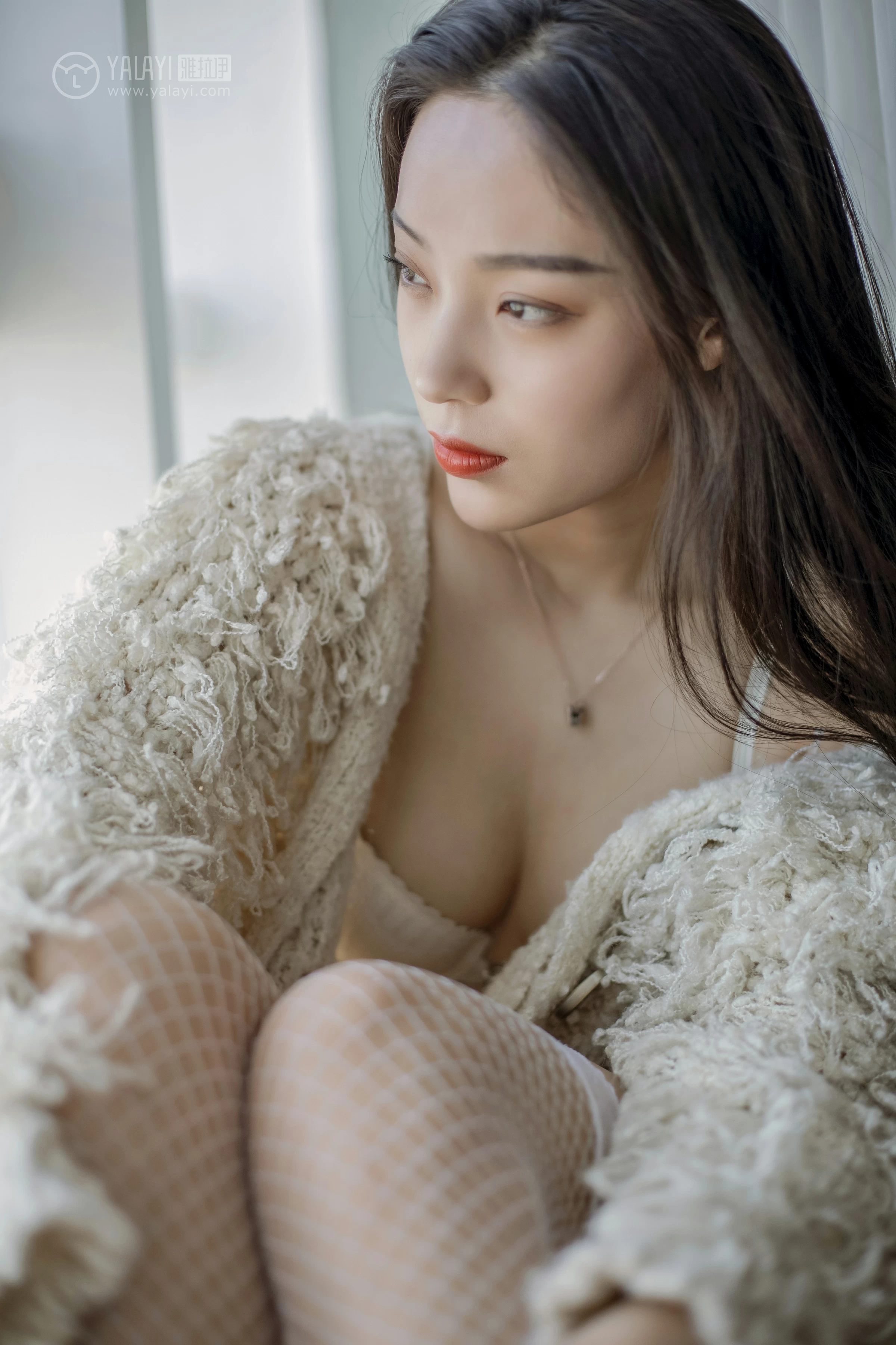 [YALAYI雅拉伊]No.281 你的样子 楚薇 米色睡衣加白色蕾丝内衣性感私房写真集第4张