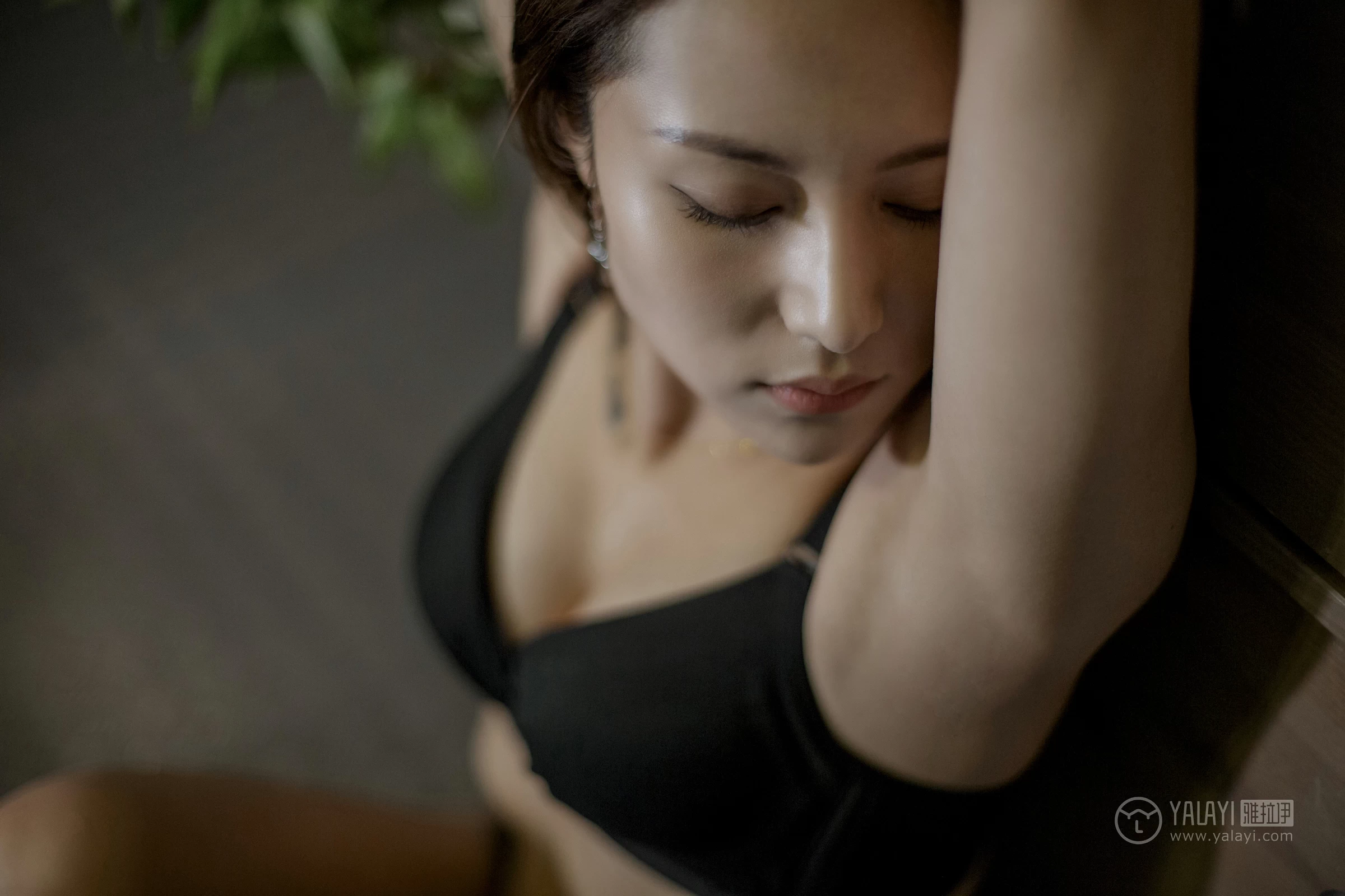 [YALAYI雅拉伊]No.287 有毒 雅辛 黑色内衣加黑色蕾丝内裤性感私房写真集第10张