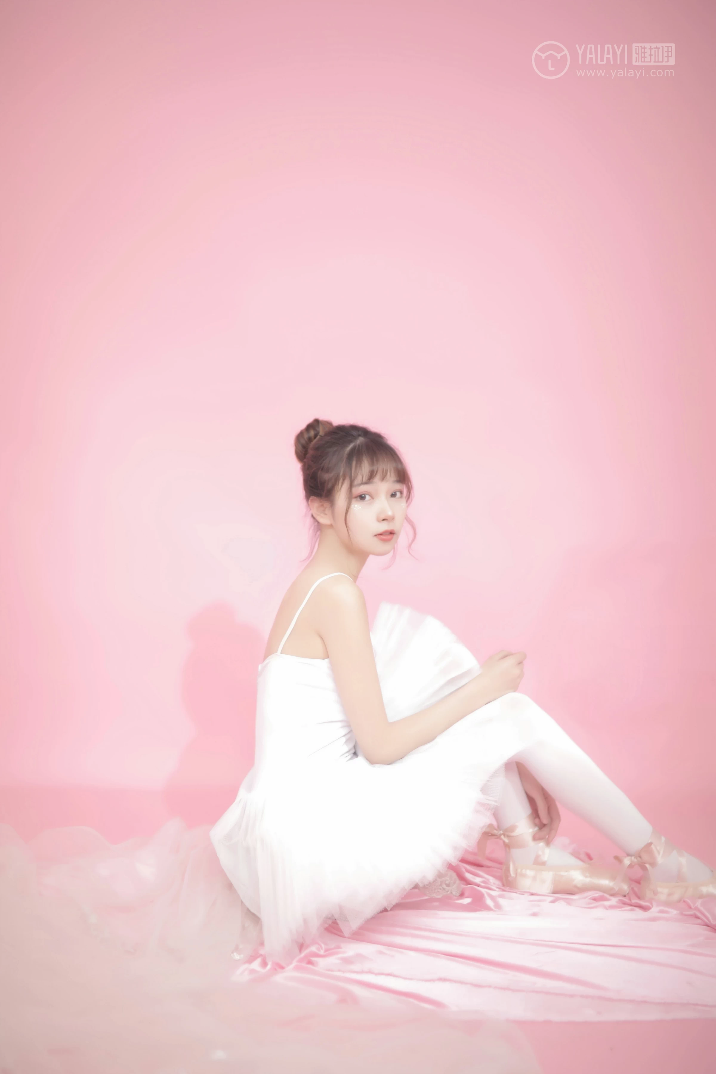 [YALAYI雅拉伊]No.303 花仙 花儿 白色镂空连衣裙与白色芭蕾舞裙性感私房写真集第7张