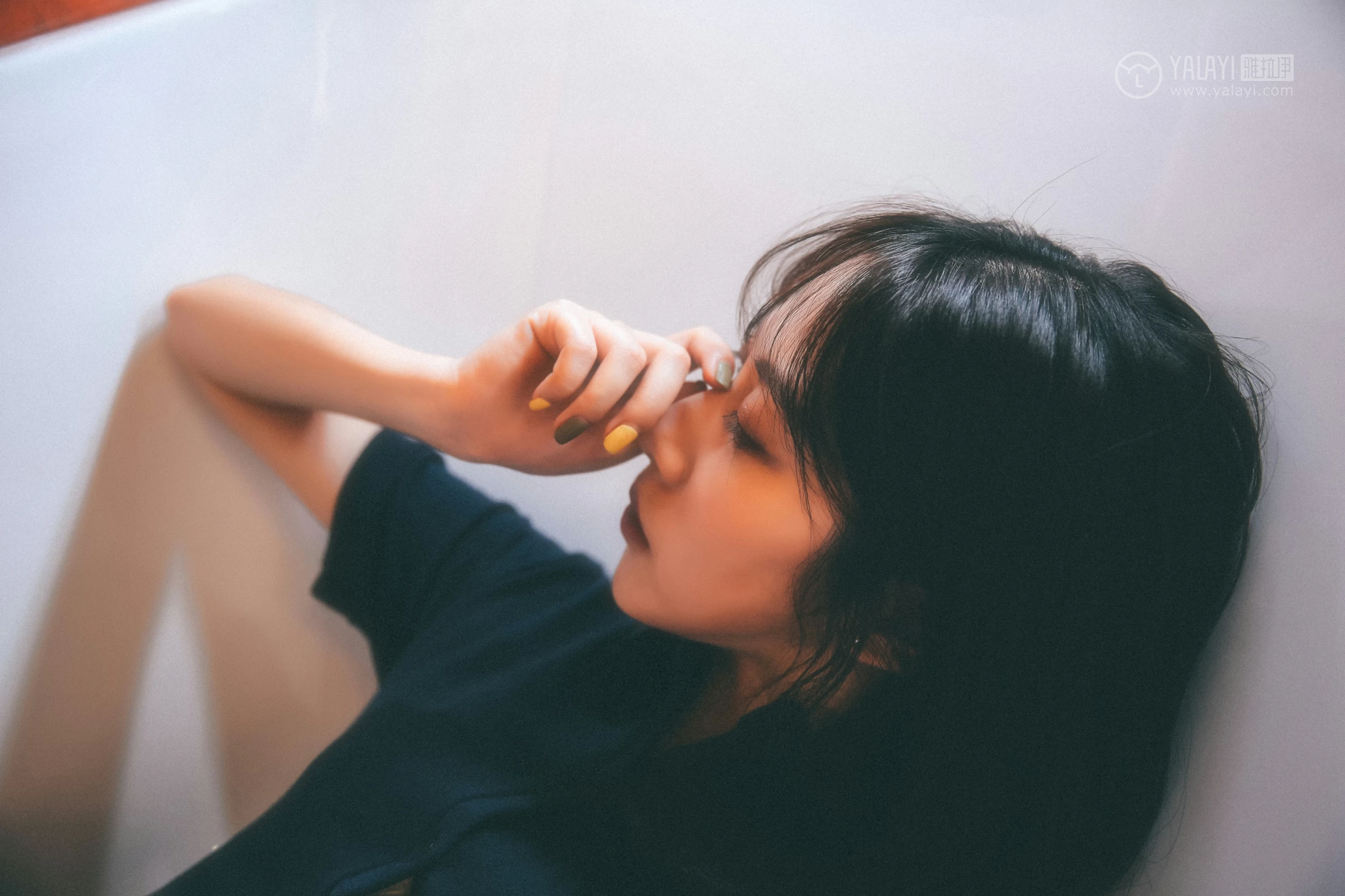 [YALAYI雅拉伊]No.308 蓝色房子 蓝心 黑色外套加蓝色连身制服裙性感私房写真集第11张