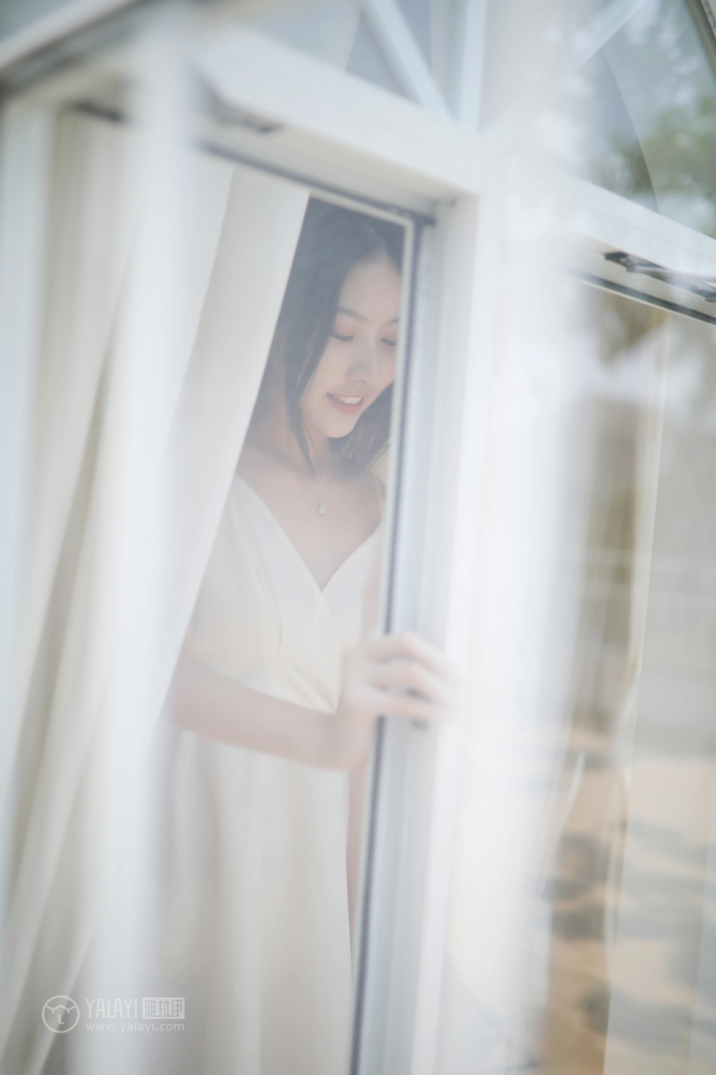 [YALAYI雅拉伊]No.310 听风 白璐 仙气飘飘 白色吊带连衣裙性感私房写真集第5张