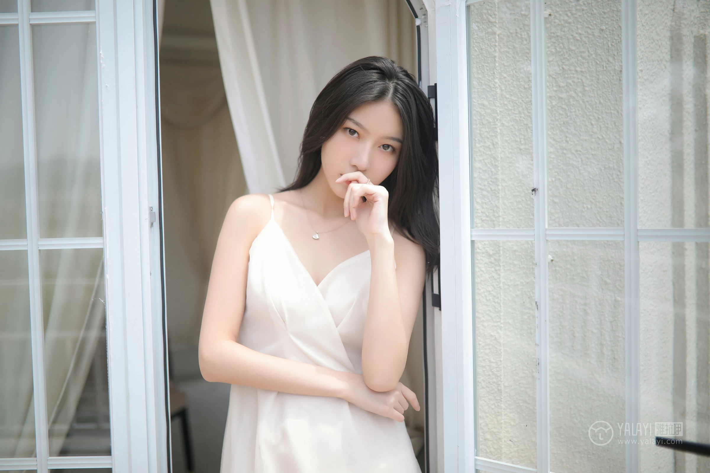 [YALAYI雅拉伊]No.310 听风 白璐 仙气飘飘 白色吊带连衣裙性感私房写真集第7张