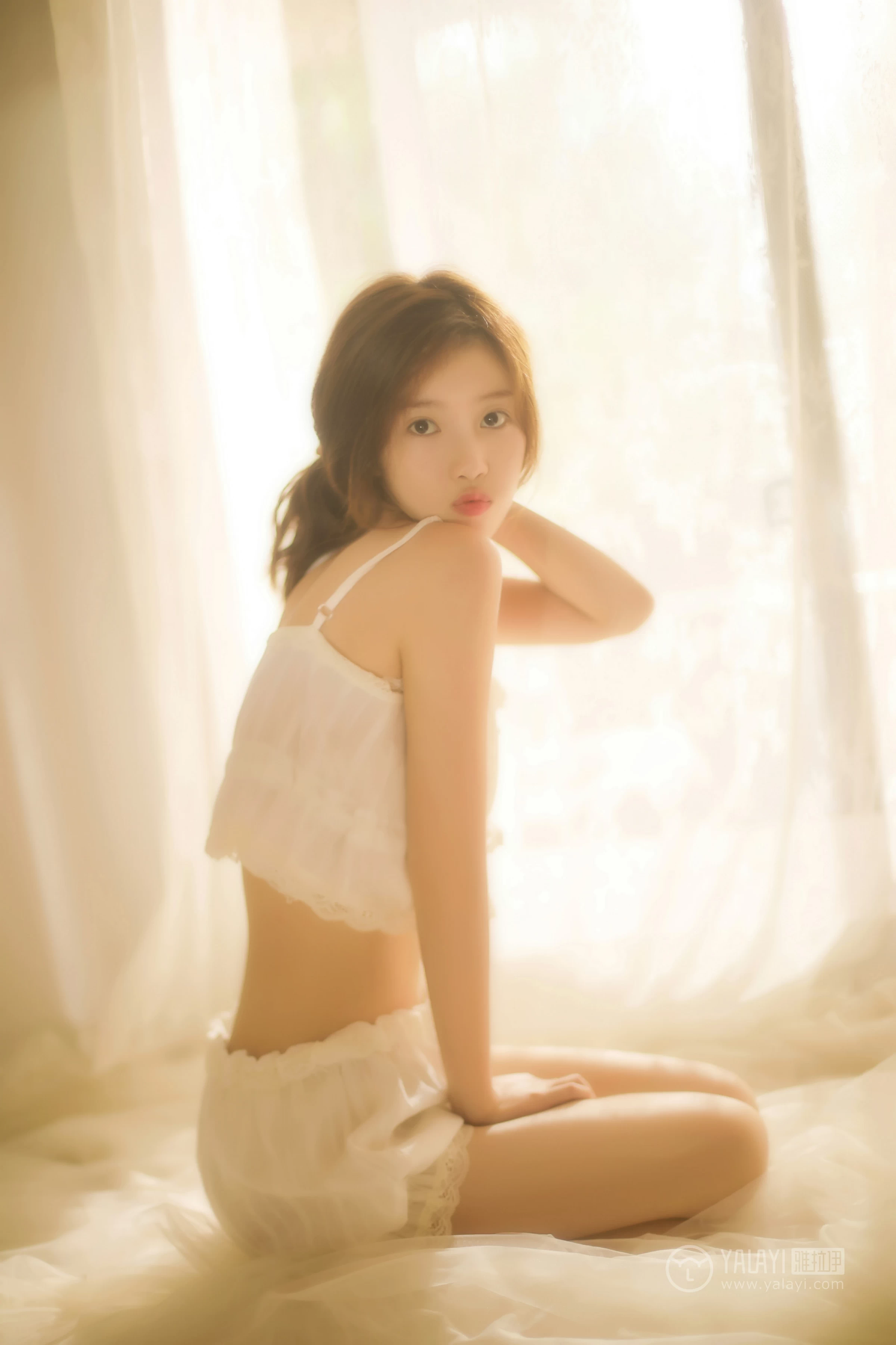 [YALAYI雅拉伊]No.315 夏日蜜语 圈圈 白色透视吊带内衣加短裤清纯靓丽私房写真集第12张