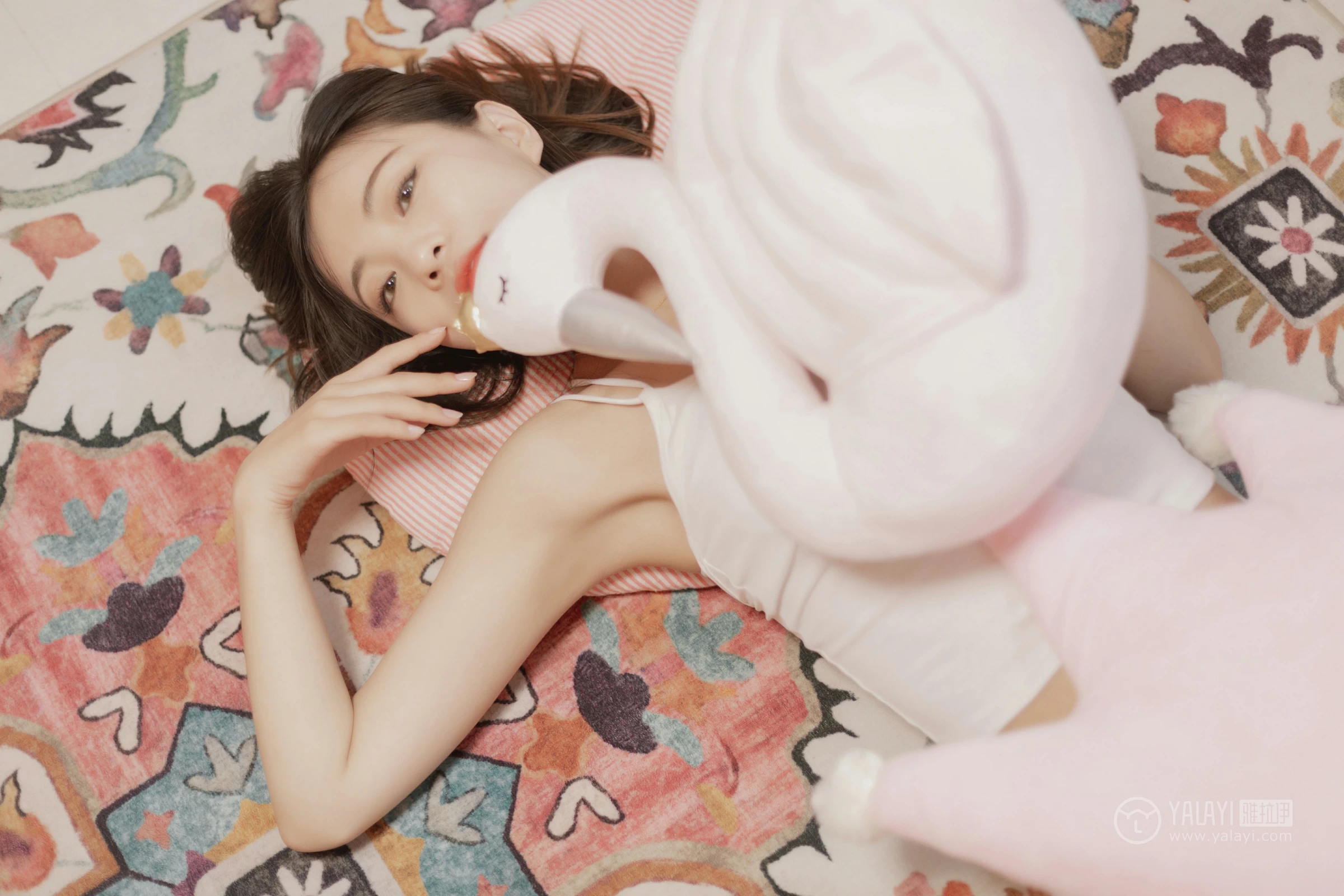 [YALAYI雅拉伊]No.327 粉色恋爱季 高若童 白色性感小背心加白色内衣居家私房写真集第5张