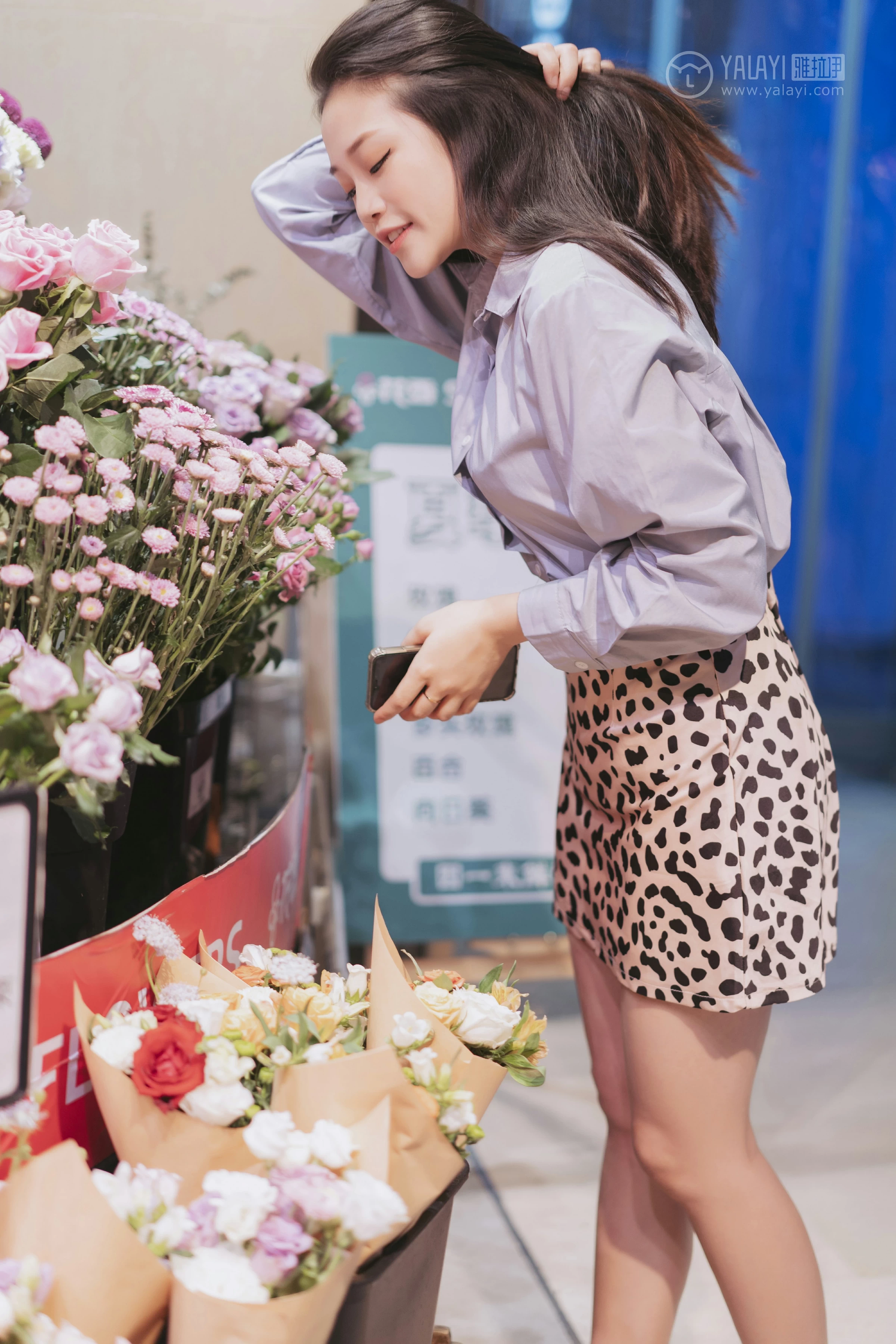 [YALAYI雅拉伊]No.330 假日出行 洋儿 蓝色衬衫加豹纹短裙性感私房写真集第13张