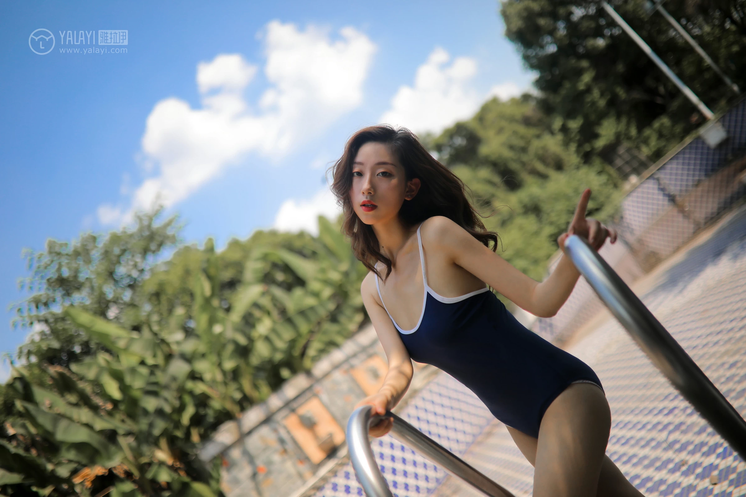 [YALAYI雅拉伊]No.333 海的味道 晓琦 蓝色紧身连体比基尼泳装性感私房写真集第14张