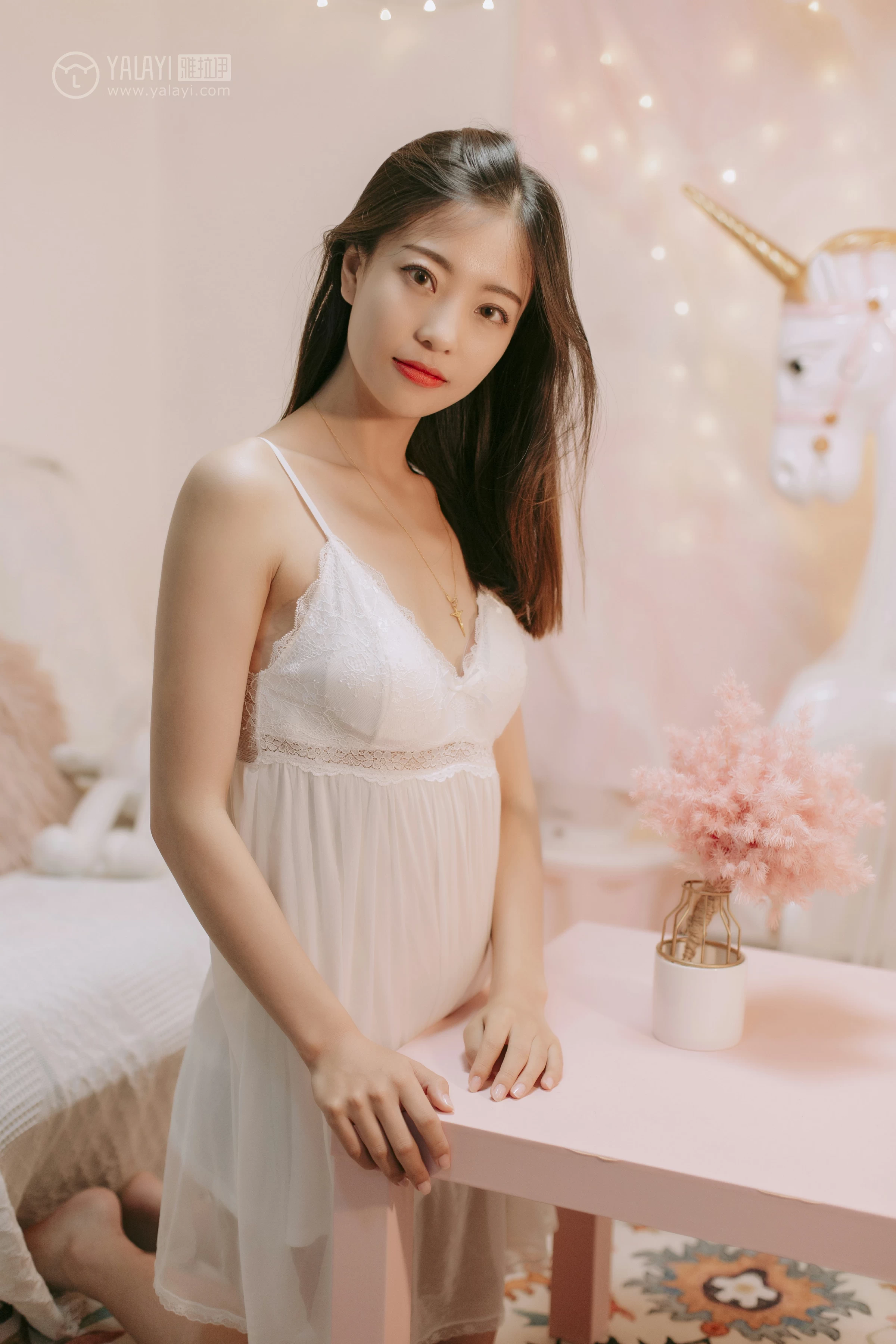 [YALAYI雅拉伊]No.334 浪漫满屋 高若童 白色吊带透视睡衣裙性感私房写真集第12张