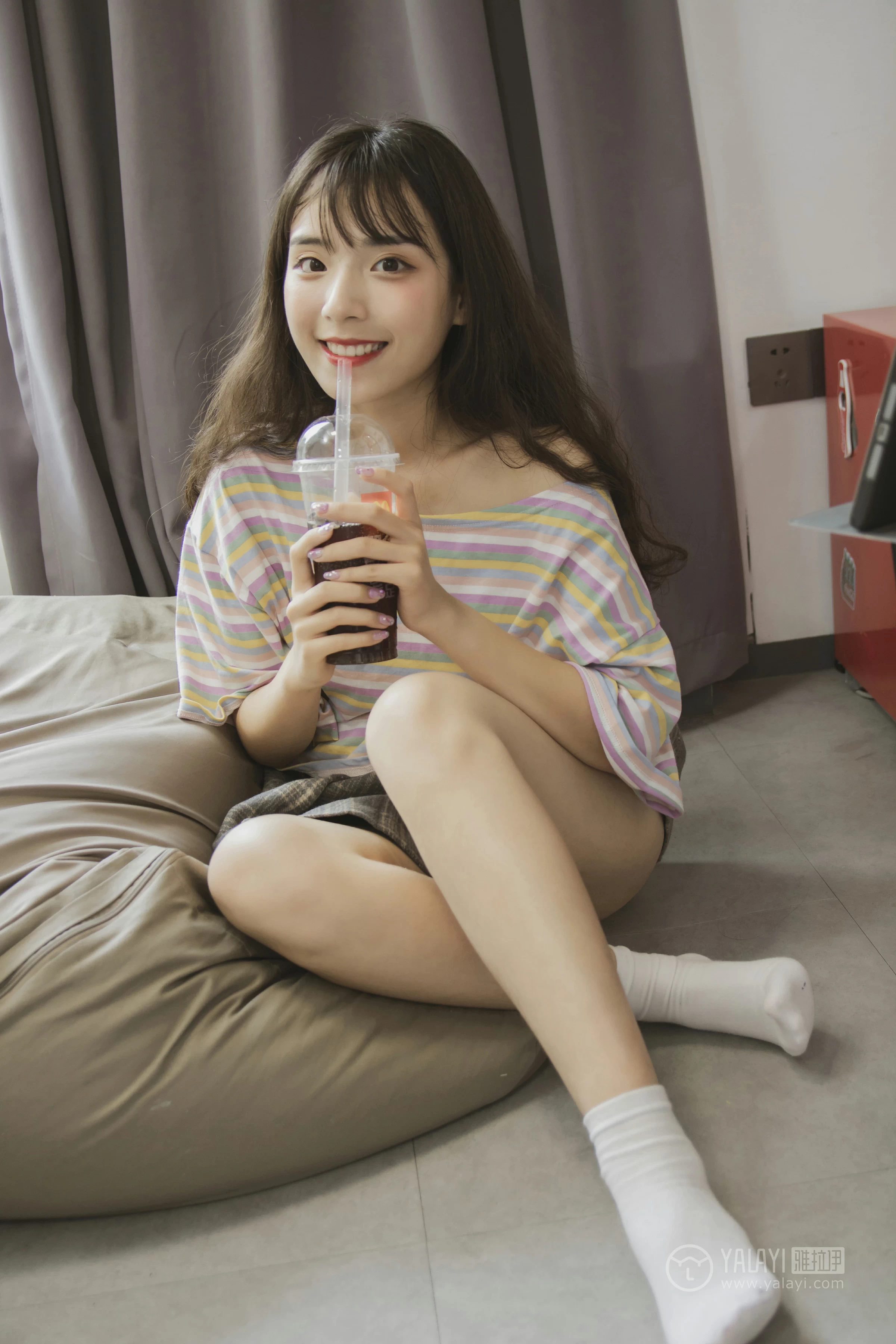 [YALAYI雅拉伊]No.340 氧气女孩 阿橙 条纹短袖加灰色短裙清纯可爱私房写真集第15张