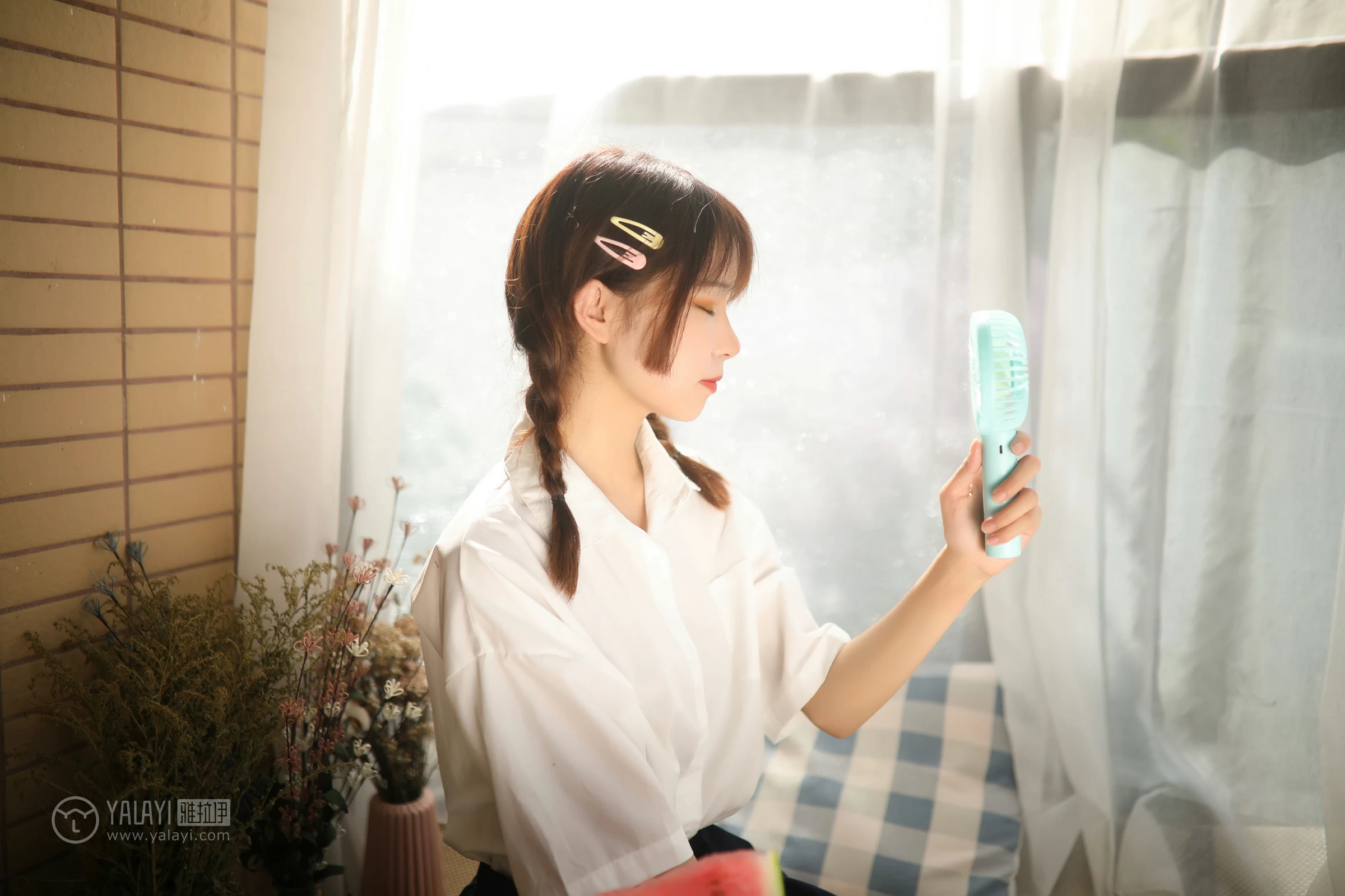 [YALAYI雅拉伊]No.342 与她的夏日恋爱 暄暄 白色衬衫加黑色短裙清纯可爱私房写真集第7张