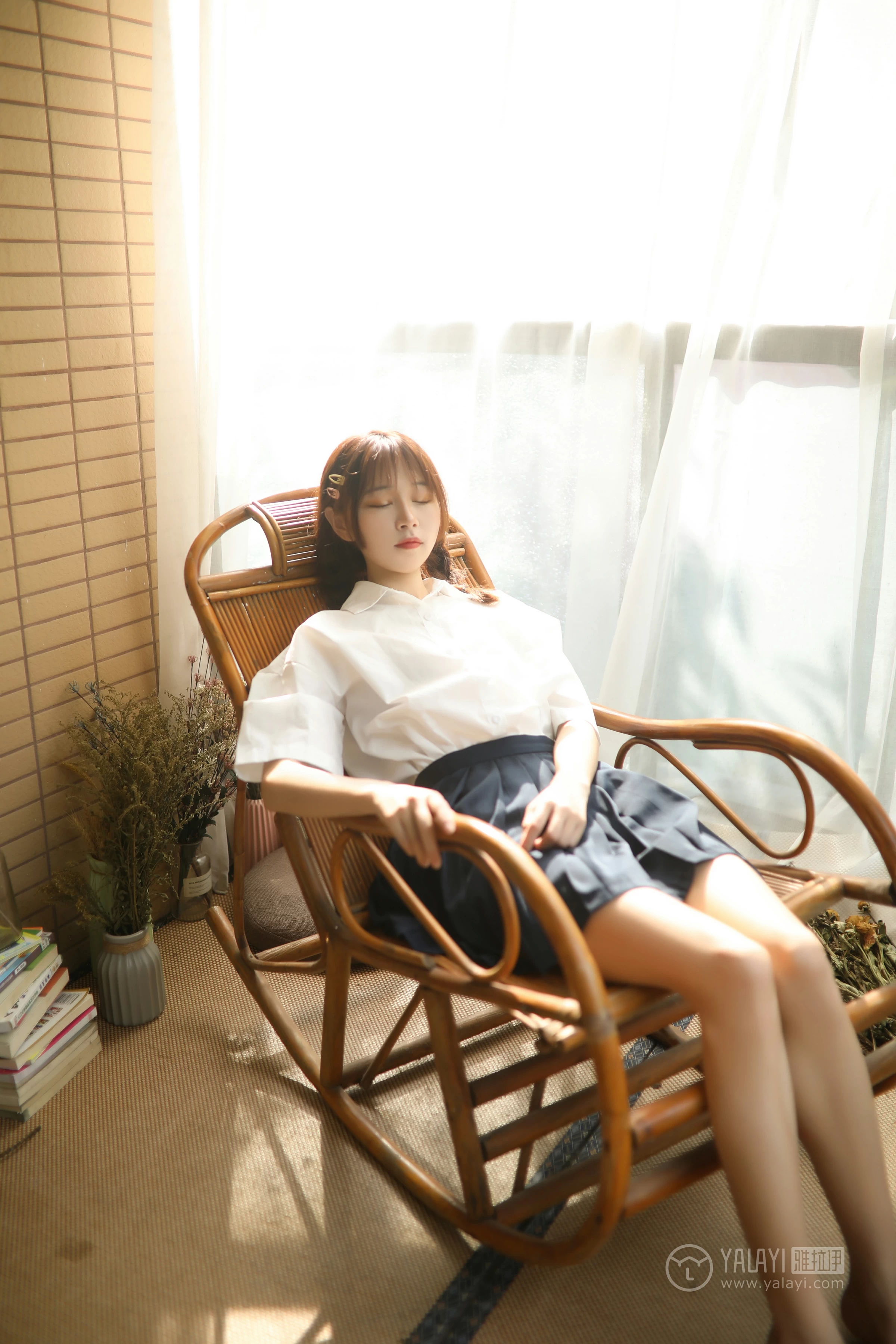 [YALAYI雅拉伊]No.342 与她的夏日恋爱 暄暄 白色衬衫加黑色短裙清纯可爱私房写真集第8张