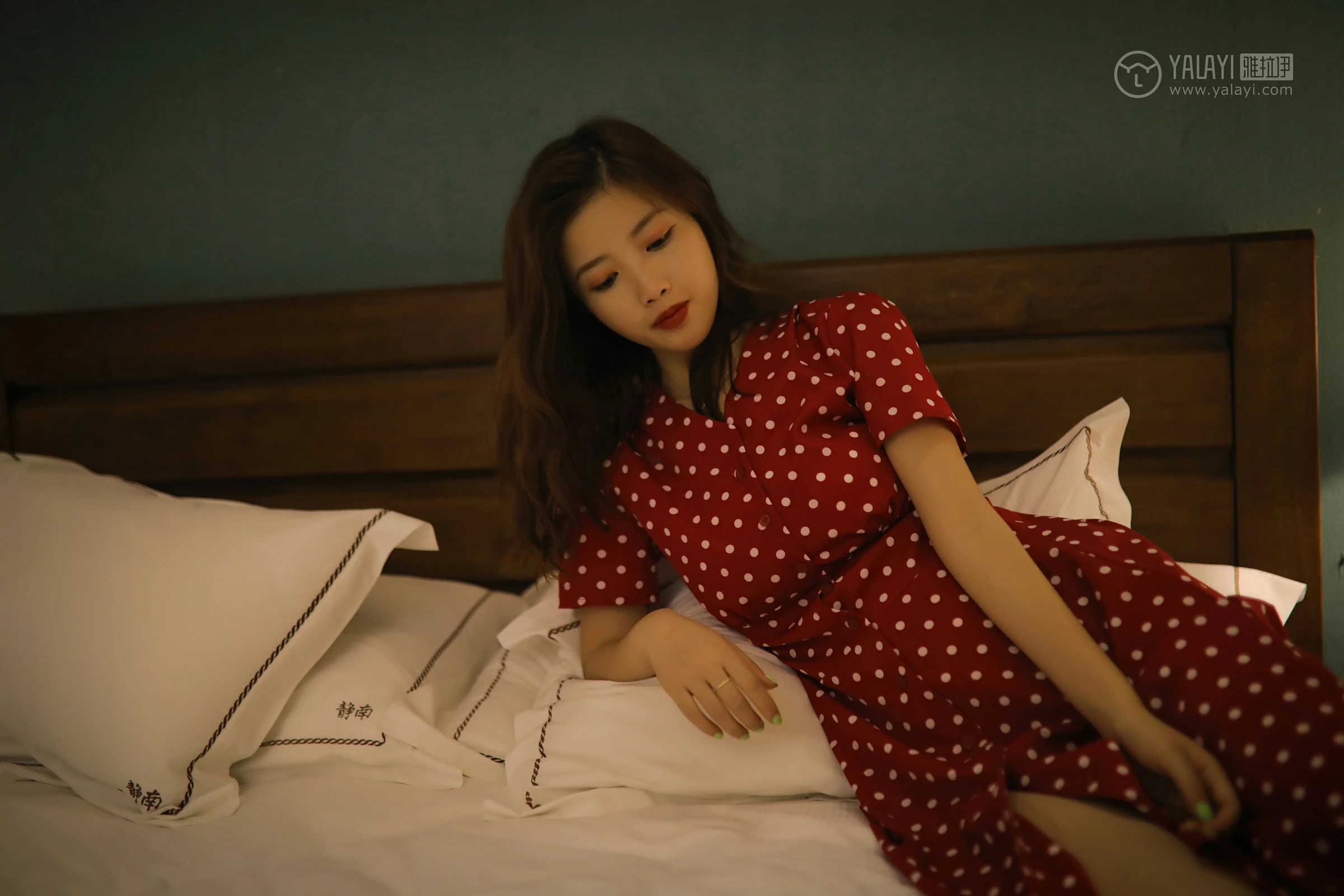 [YALAYI雅拉伊]No.347 失眠夜 圈圈 红色亮点连衣裙居家私房写真集第7张