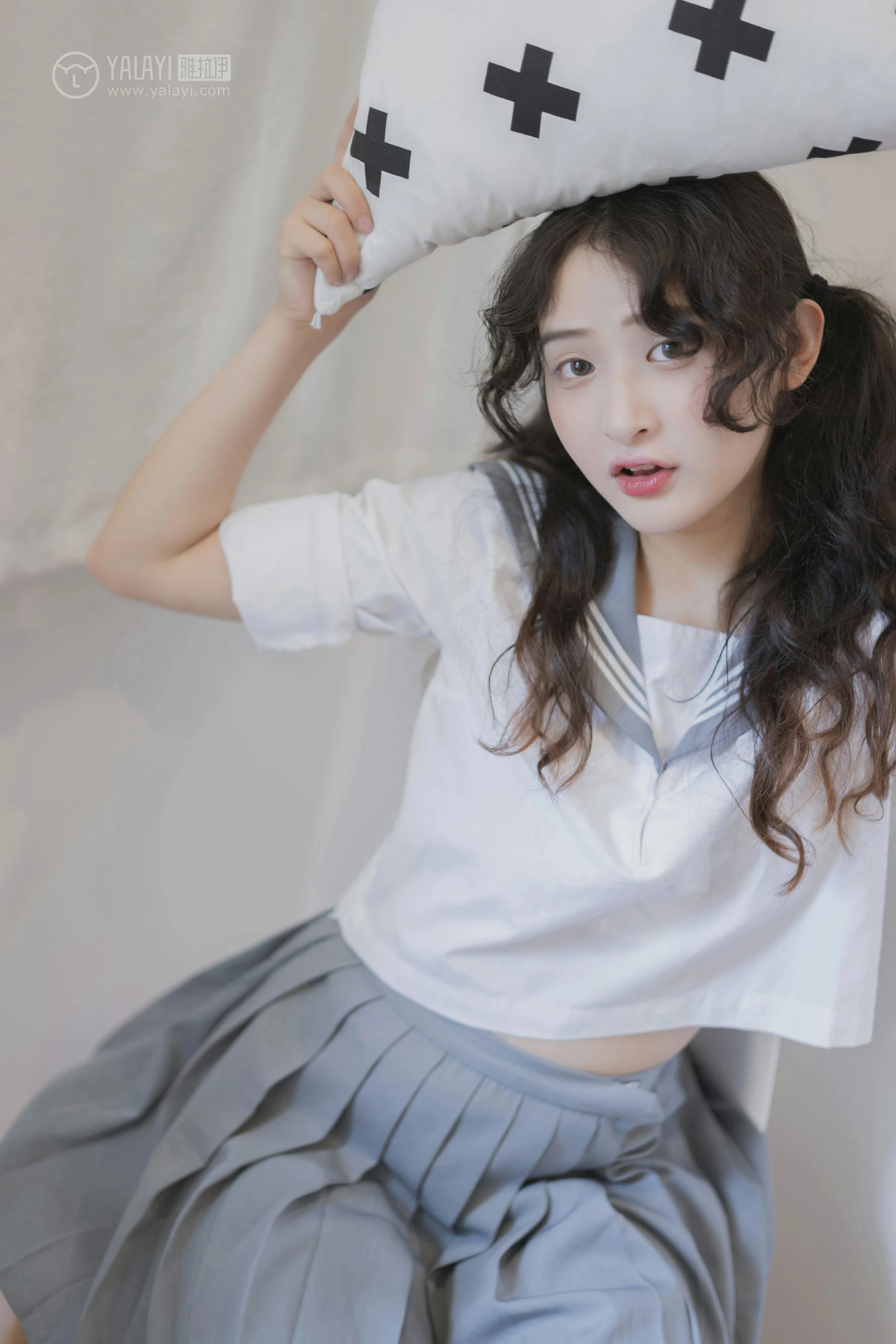 [YALAYI雅拉伊]No.349 清纯学生妹 西子 高中女生制服与短裙性感私房写真集第7张