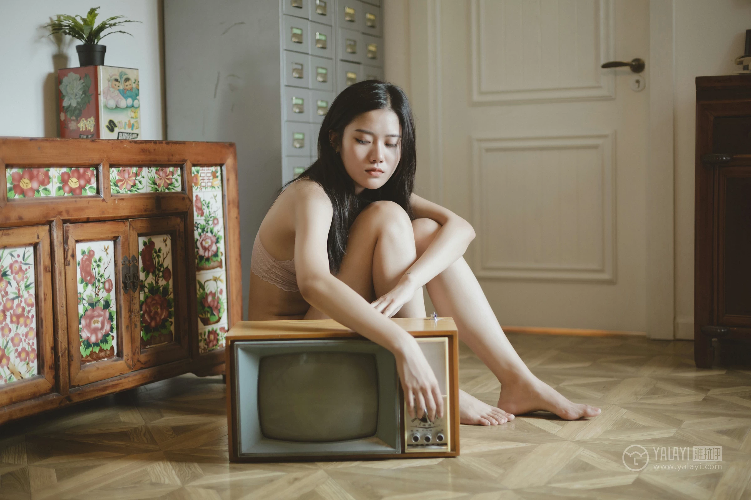 [YALAYI雅拉伊]No.350 情绪挑拨 荔子 粉色蕾丝内衣性感私房写真集第8张