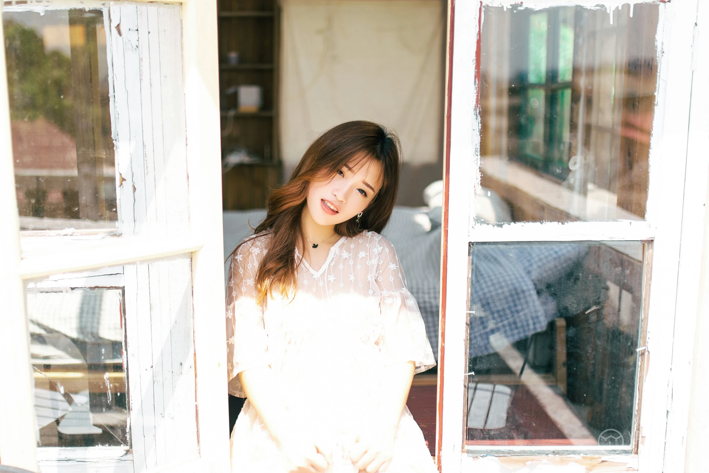 [YALAYI雅拉伊]No.354 向往的生活 朵朵 白色性感小背心与透视镂空连衣裙私房写真集第13张